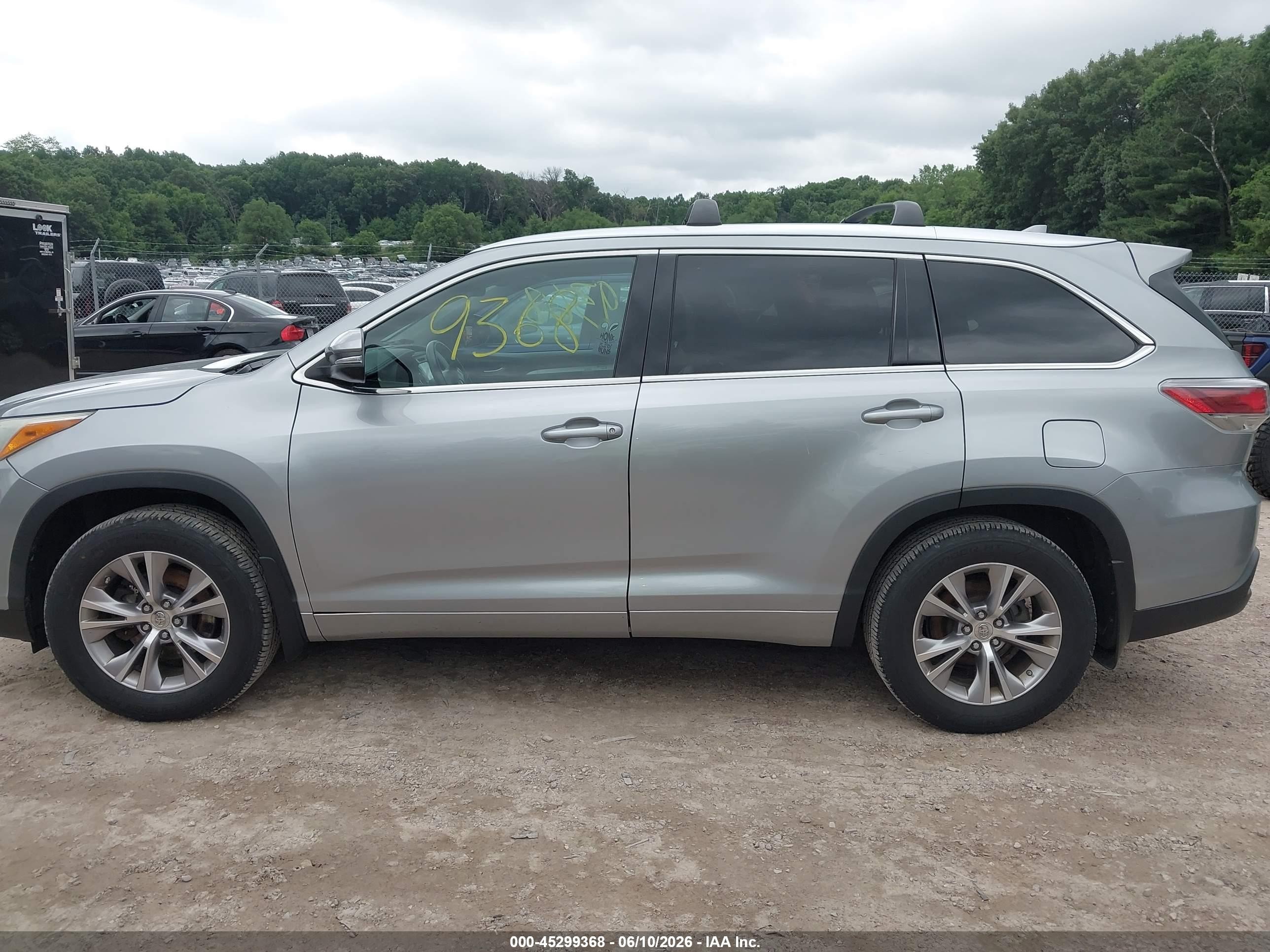 2015 Toyota Highlander Xle V6 Silver vin: 5TDJKRFH9FS182559