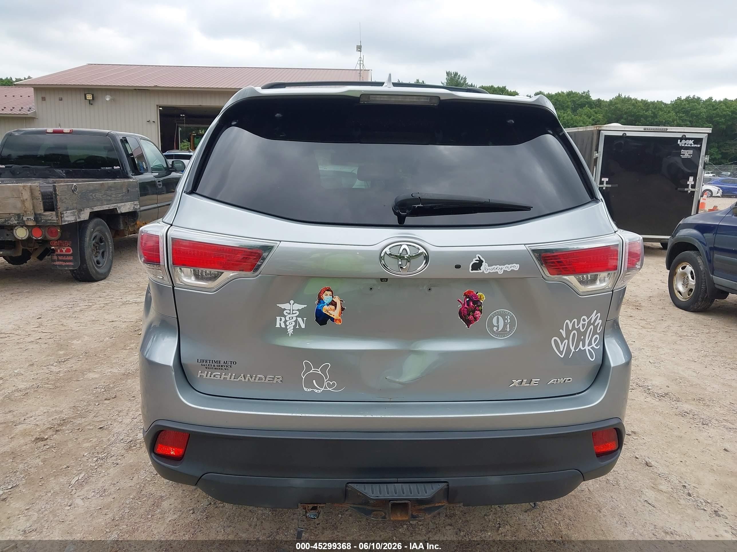 2015 Toyota Highlander Xle V6 Silver vin: 5TDJKRFH9FS182559