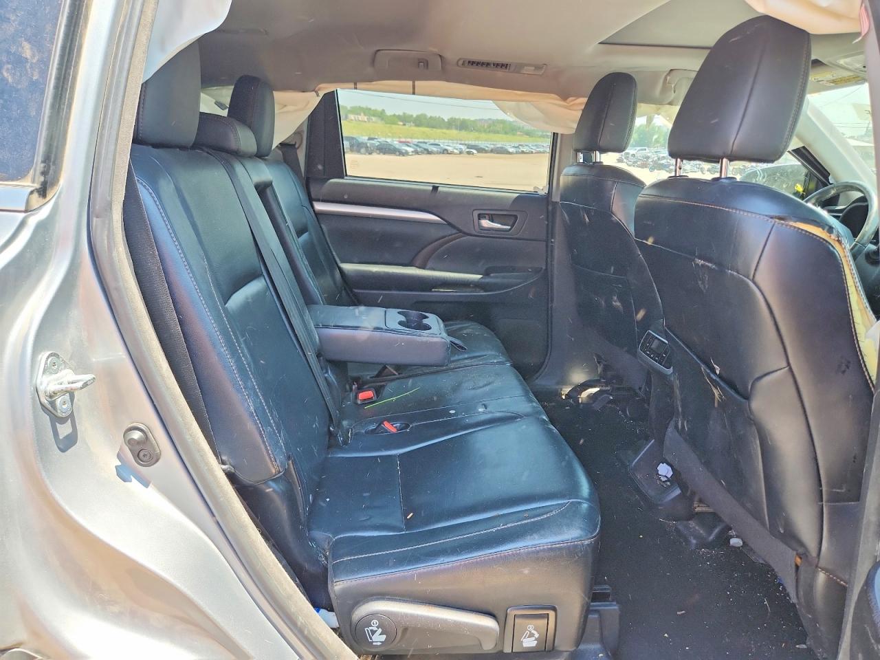 2015 Toyota Highlander Xle Silver vin: 5TDJKRFH9FS183114