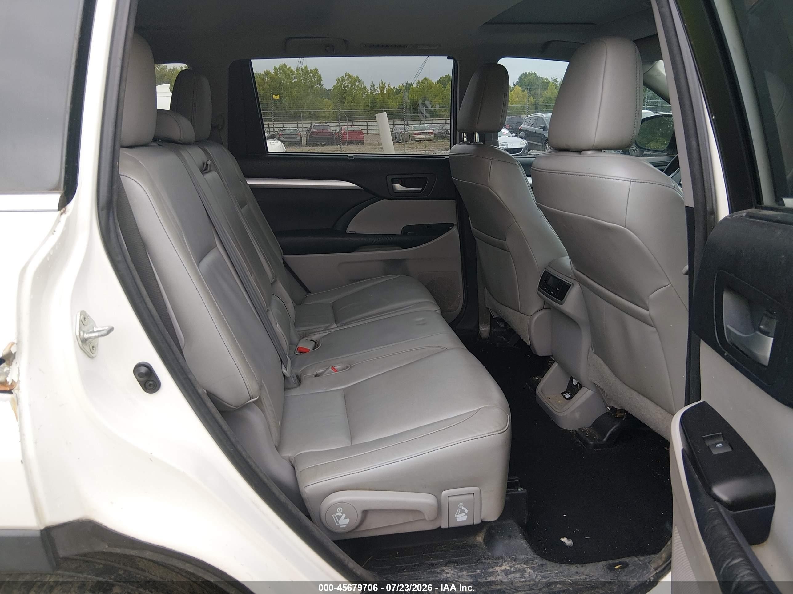 2015 Toyota Highlander Xle V6 White vin: 5TDJKRFH9FS189334