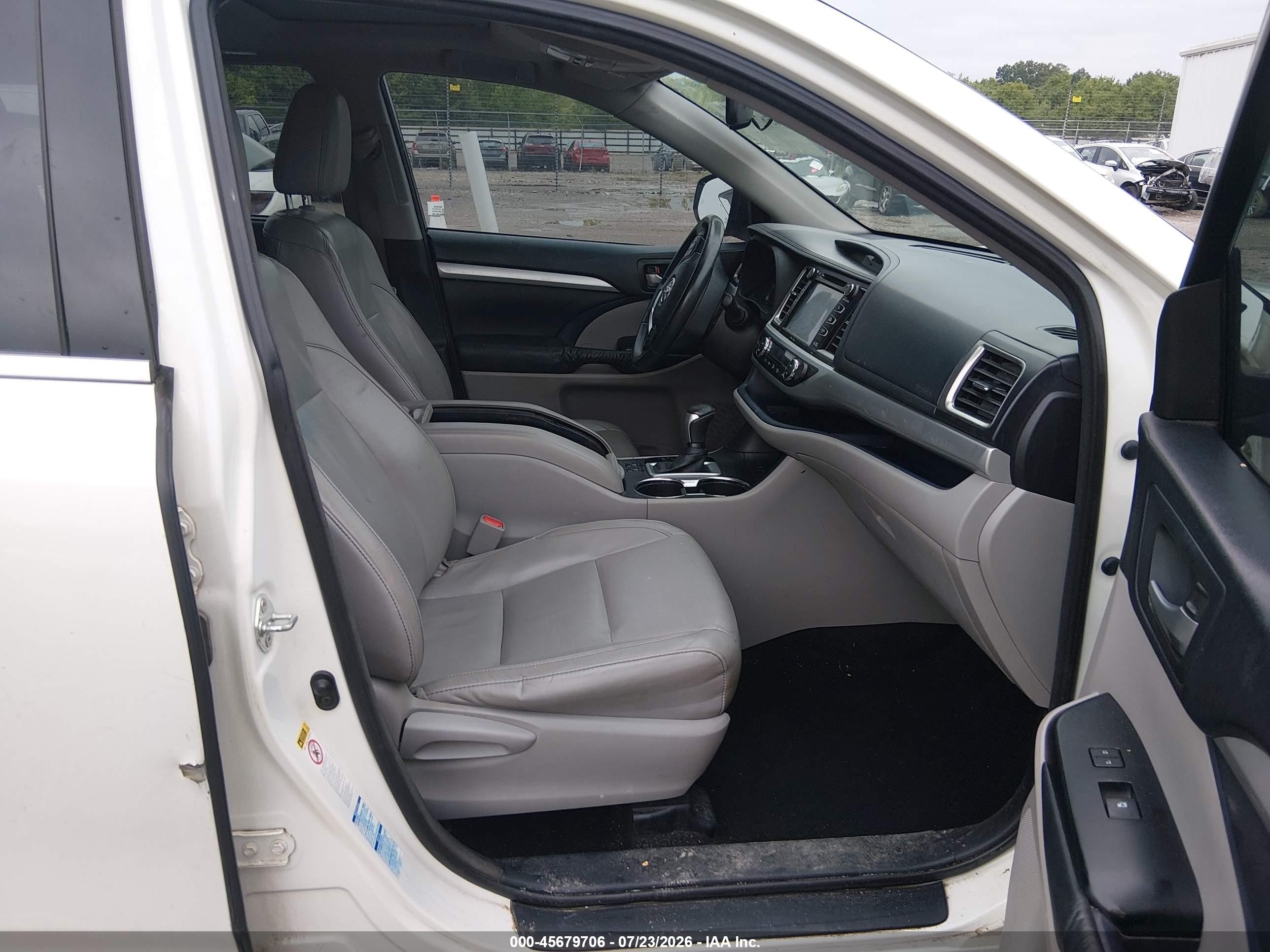 2015 Toyota Highlander Xle V6 White vin: 5TDJKRFH9FS189334