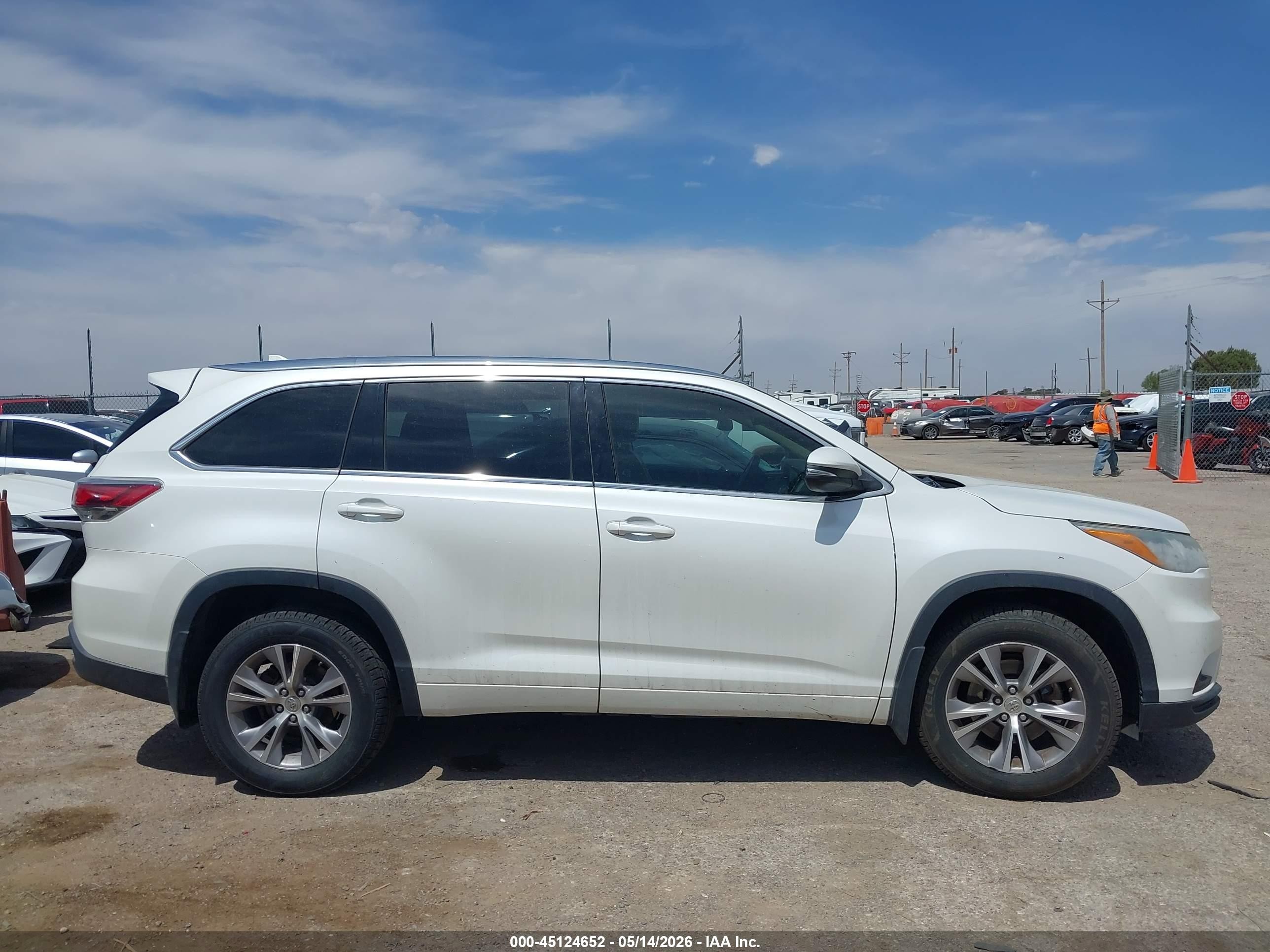 2015 Toyota Highlander Xle V6 White vin: 5TDJKRFH9FS198244