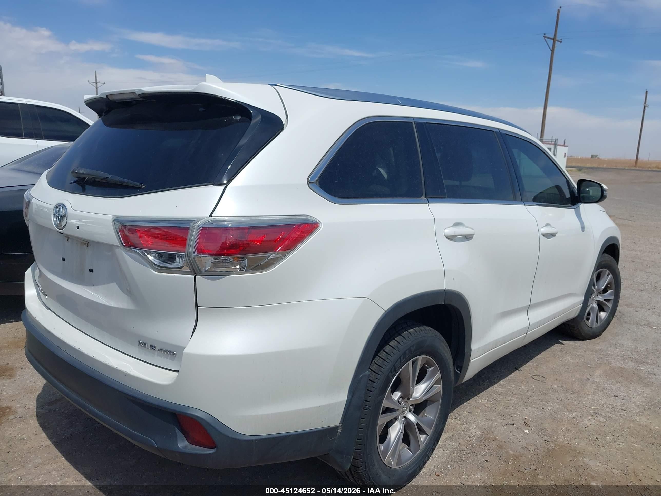 2015 Toyota Highlander Xle V6 White vin: 5TDJKRFH9FS198244