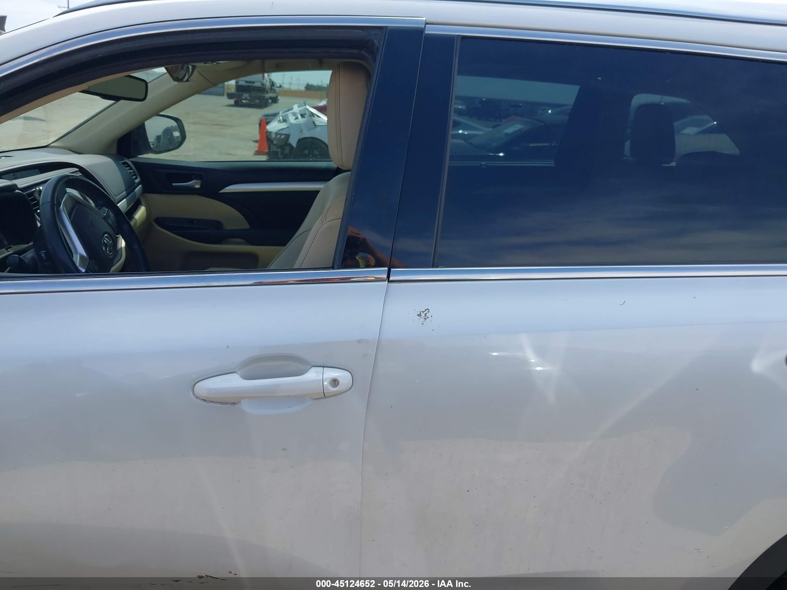 2015 Toyota Highlander Xle V6 White vin: 5TDJKRFH9FS198244
