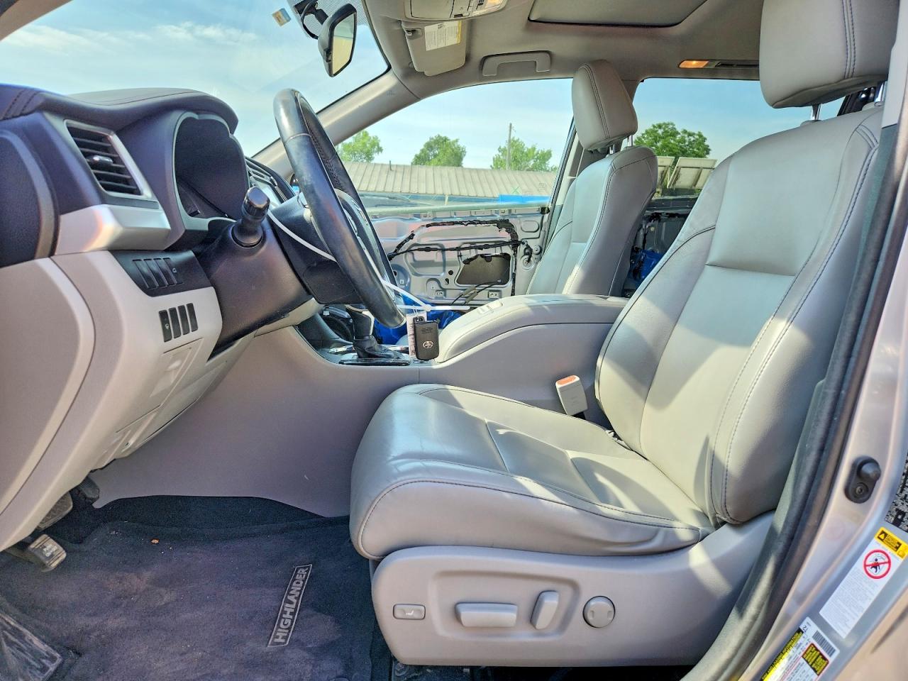2015 Toyota Highlander Xle Silver vin: 5TDJKRFH9FS221103