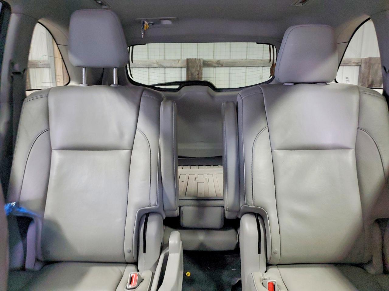 2015 Toyota Highlander Xle Серебряный vin: 5TDJKRFH9FS224244