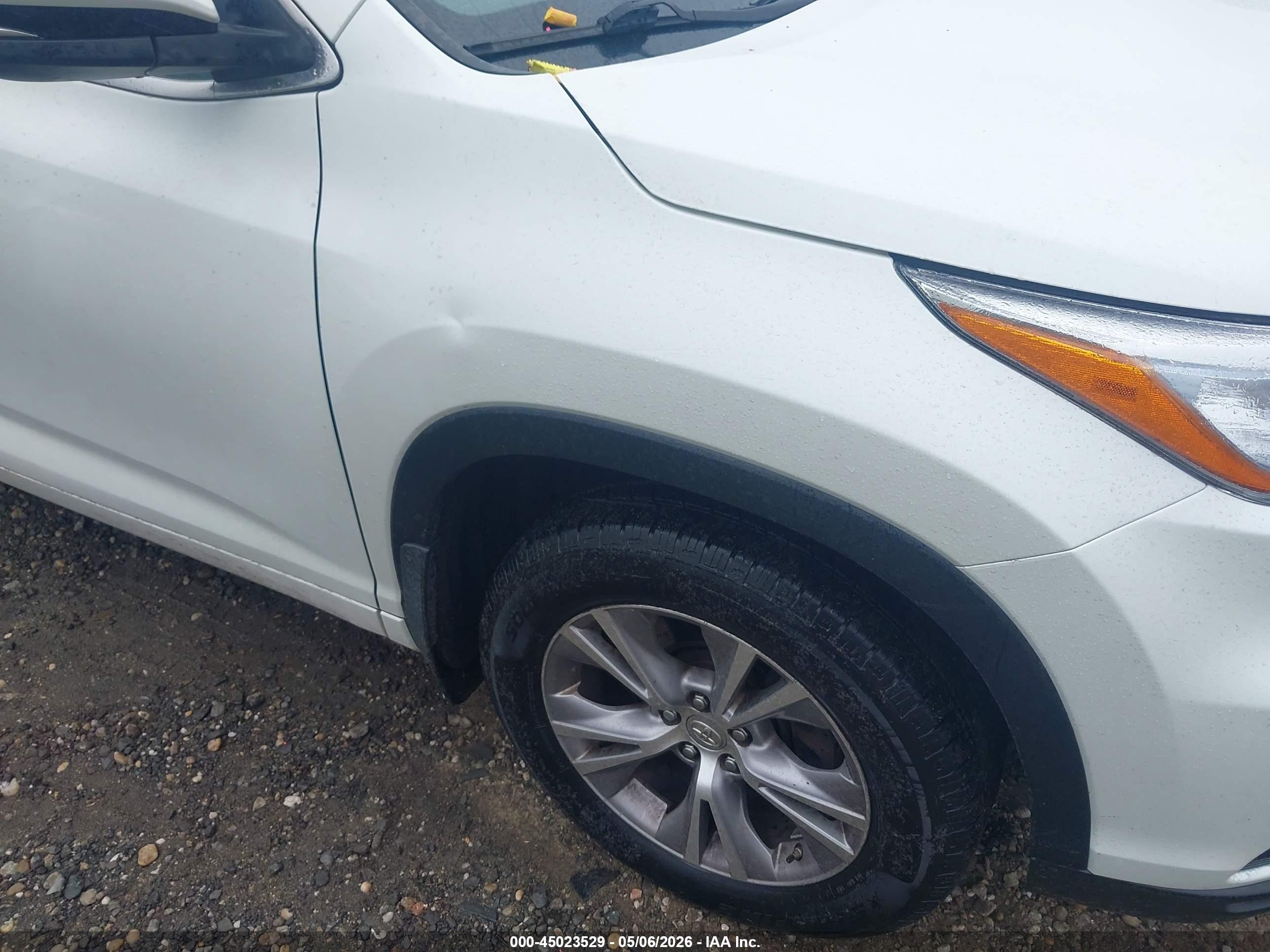 2015 Toyota Highlander Xle V6 White vin: 5TDJKRFHXFS084561