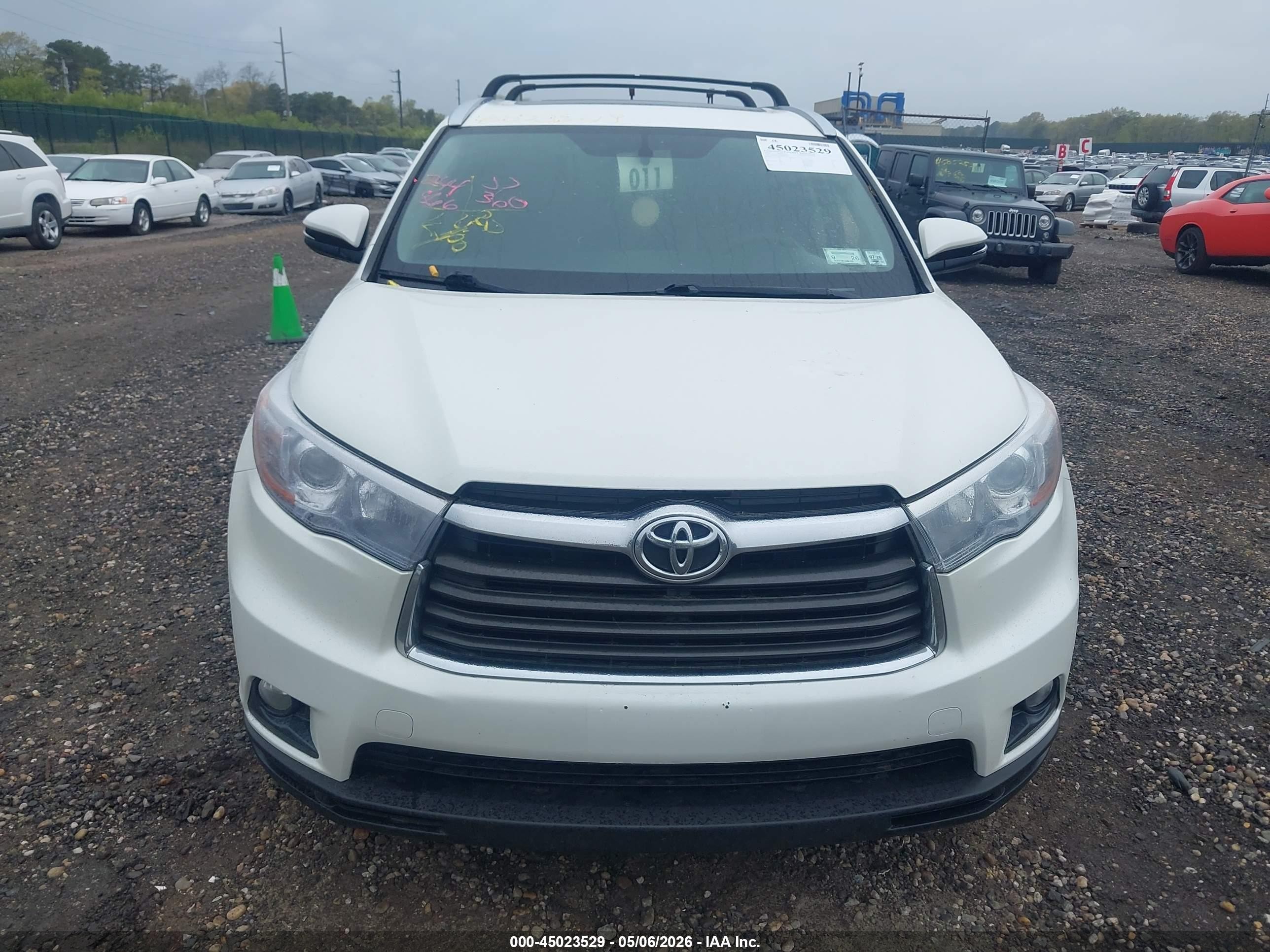 2015 Toyota Highlander Xle V6 White vin: 5TDJKRFHXFS084561