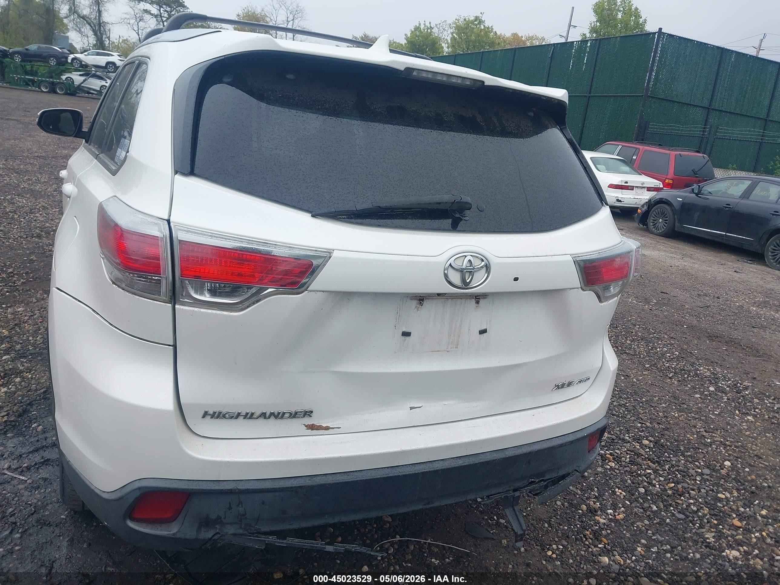 2015 Toyota Highlander Xle V6 White vin: 5TDJKRFHXFS084561
