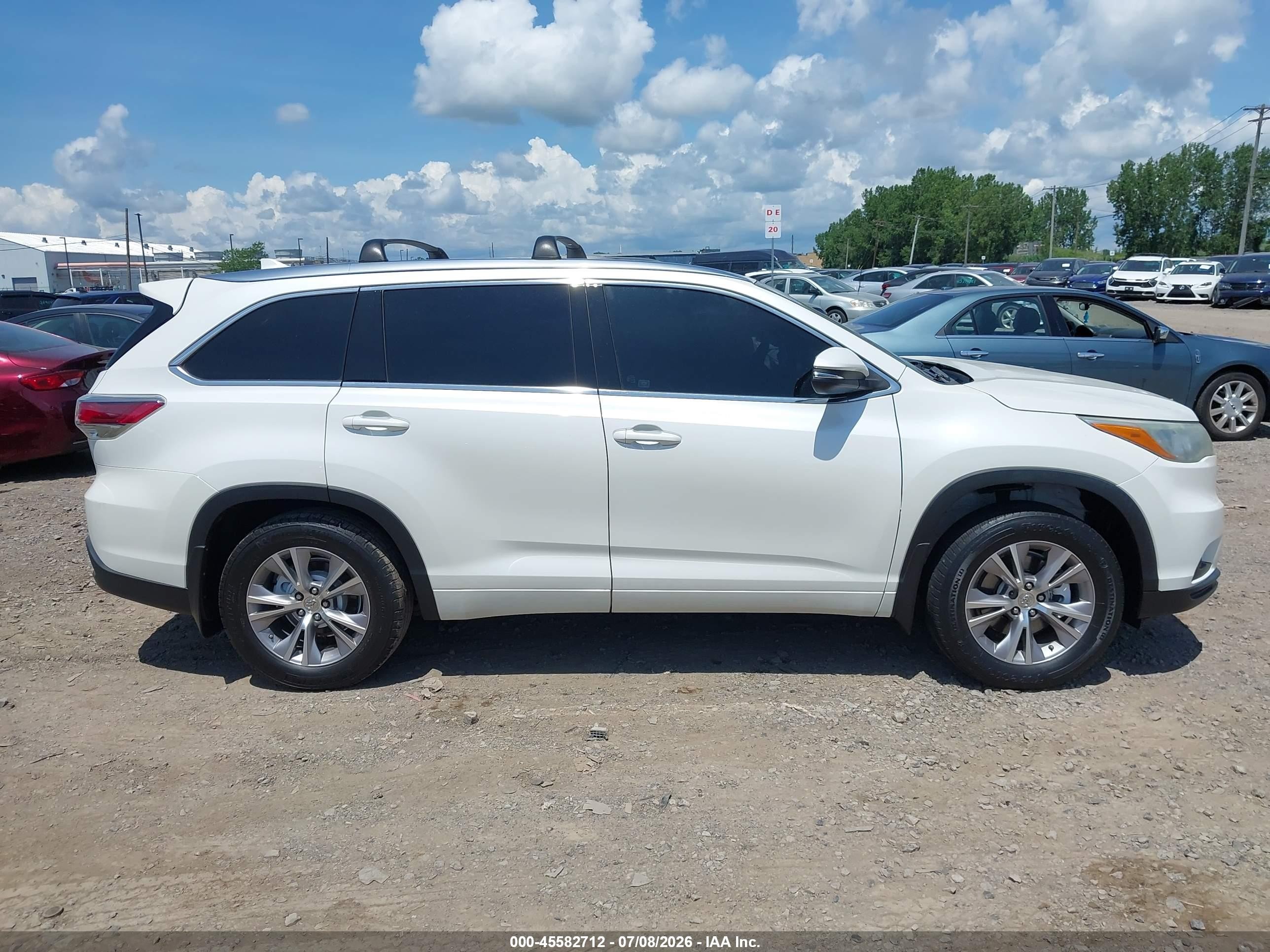 2015 Toyota Highlander Xle V6 White vin: 5TDJKRFHXFS094877