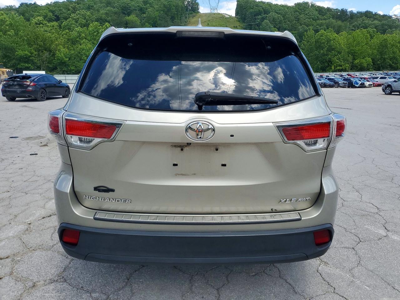 2015 Toyota Highlander Xle Silver vin: 5TDJKRFHXFS142975