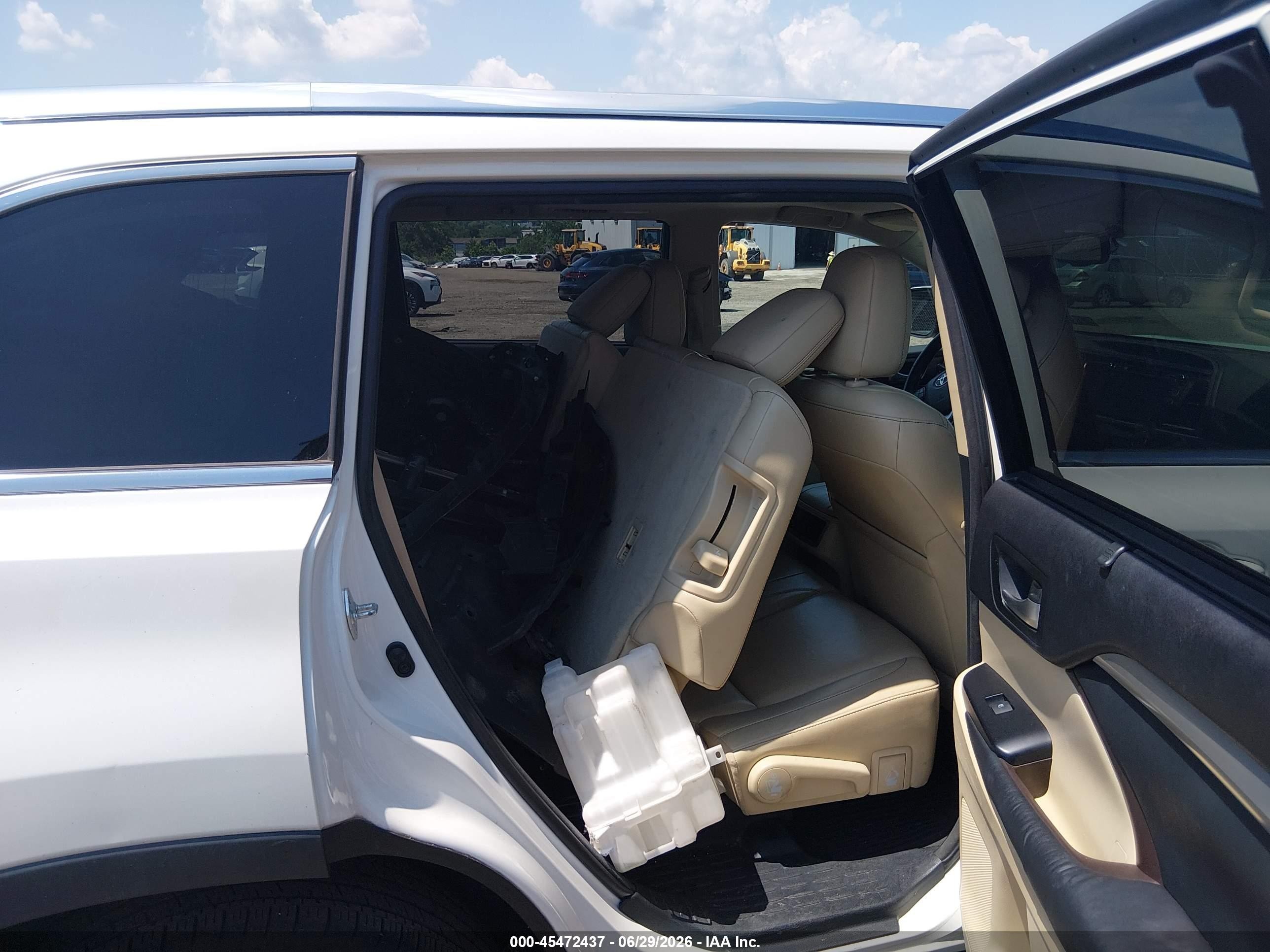 2015 Toyota Highlander Xle V6 White vin: 5TDJKRFHXFS144614