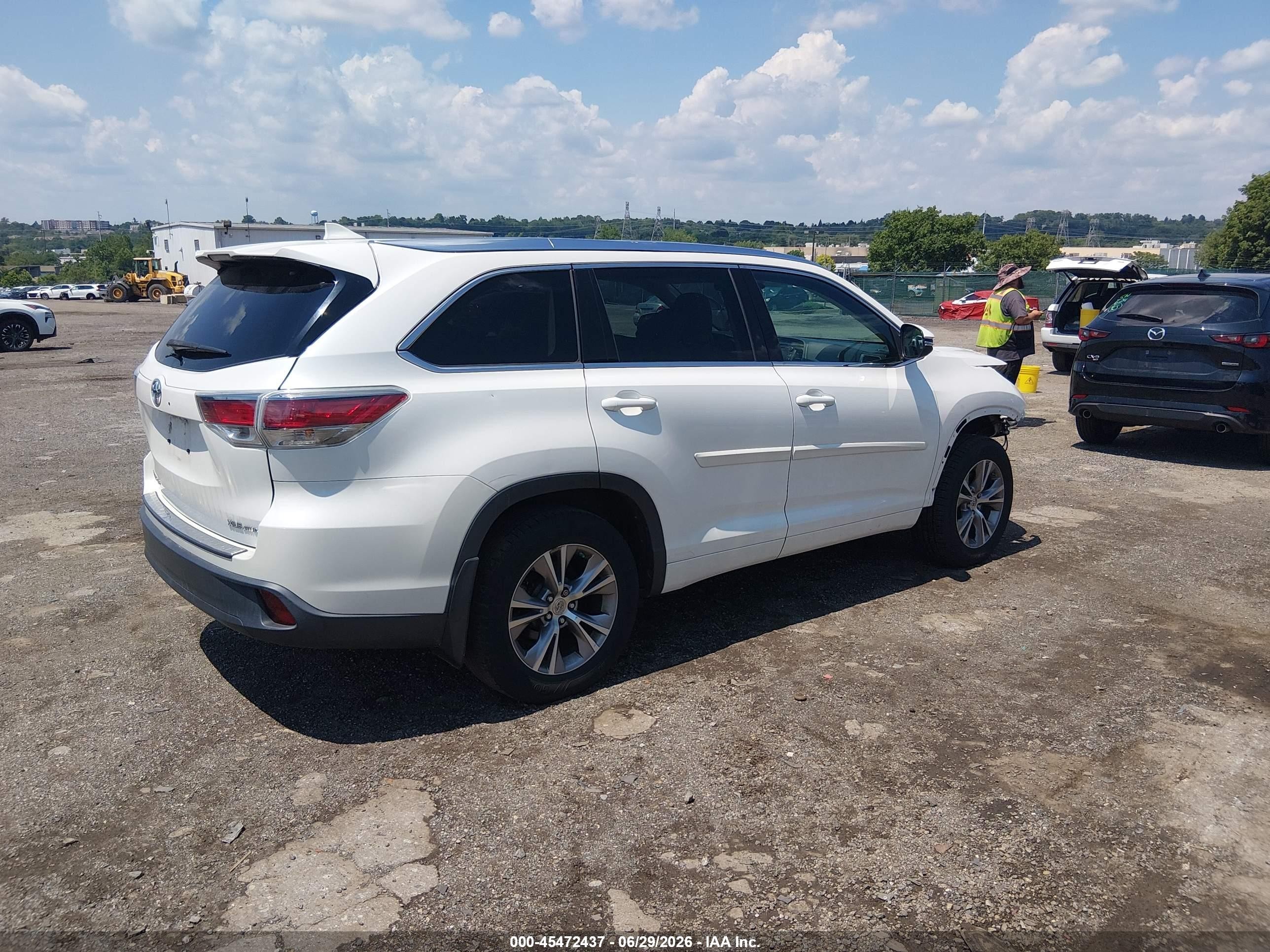2015 Toyota Highlander Xle V6 White vin: 5TDJKRFHXFS144614