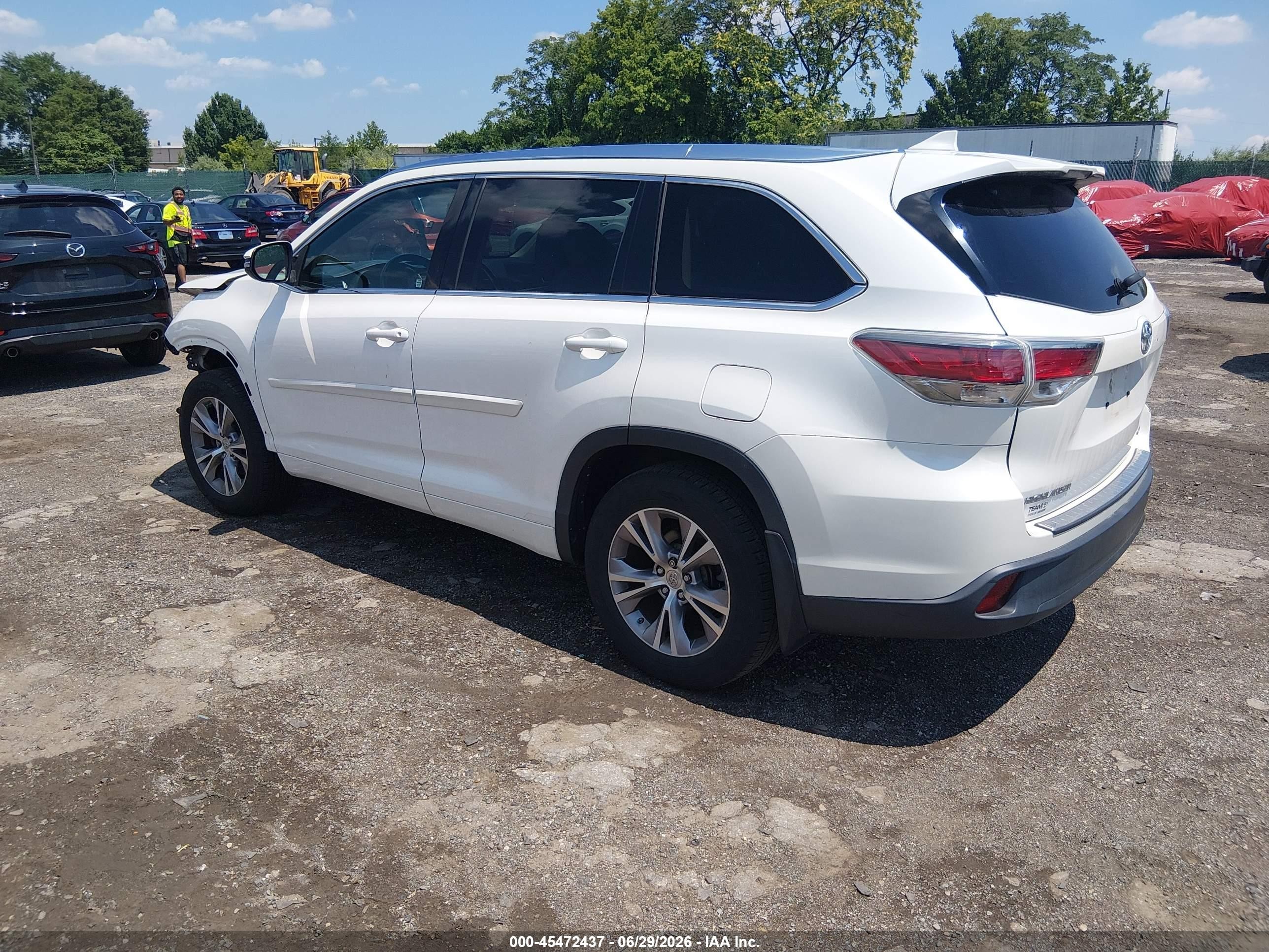2015 Toyota Highlander Xle V6 White vin: 5TDJKRFHXFS144614