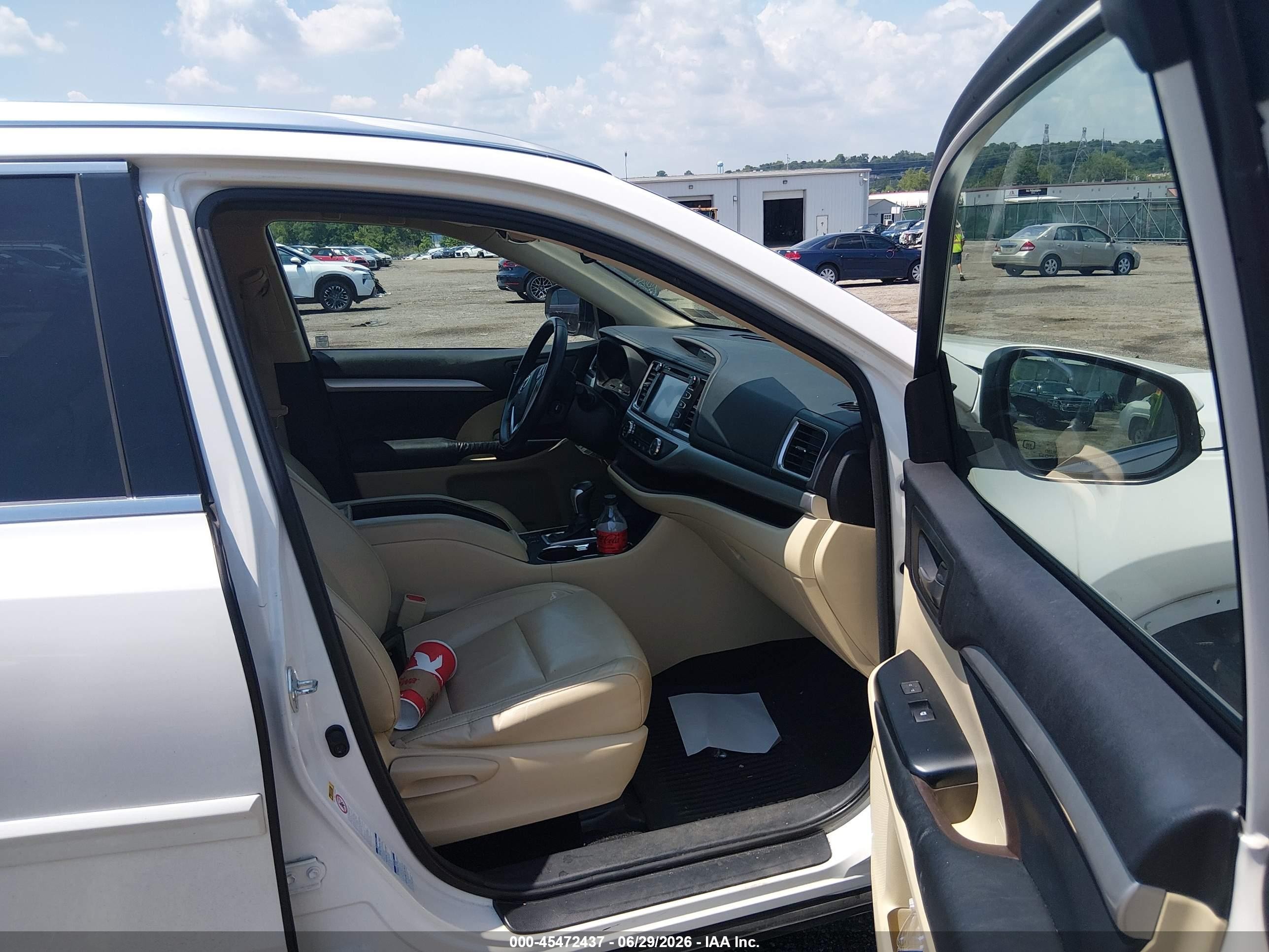 2015 Toyota Highlander Xle V6 White vin: 5TDJKRFHXFS144614