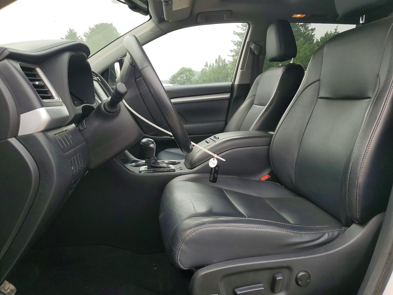 2015 Toyota Highlander Xle White vin: 5TDJKRFHXFS150476