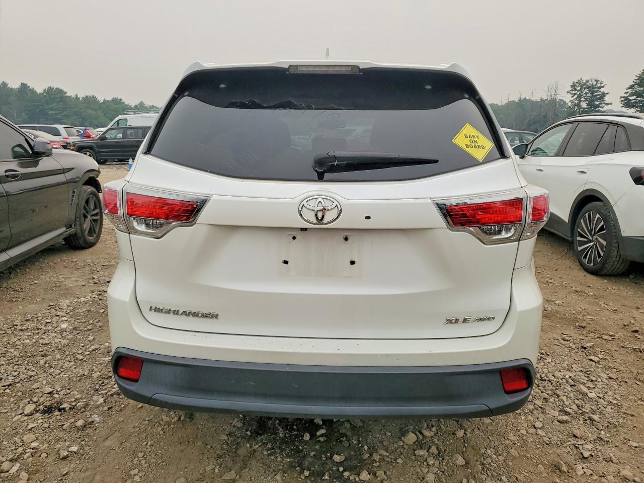2015 Toyota Highlander Xle White vin: 5TDJKRFHXFS150476