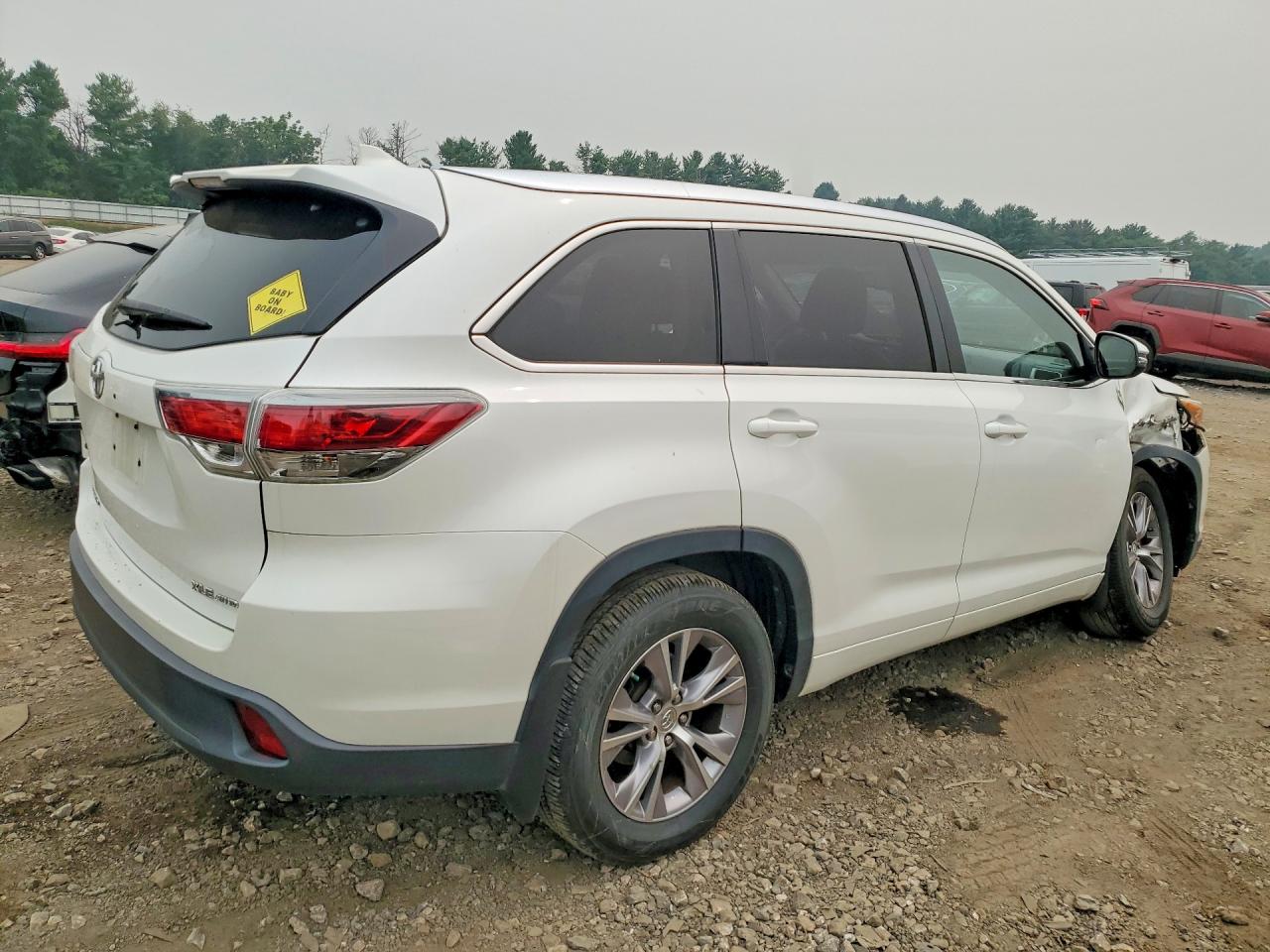 2015 Toyota Highlander Xle White vin: 5TDJKRFHXFS150476
