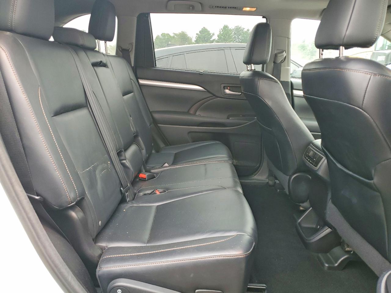 2015 Toyota Highlander Xle White vin: 5TDJKRFHXFS150476