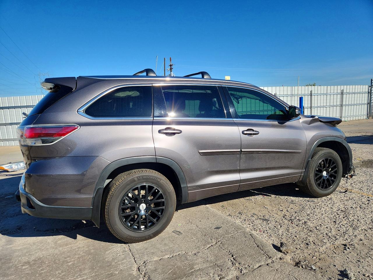 2015 Toyota Highlander Xle Gray vin: 5TDJKRFHXFS151935