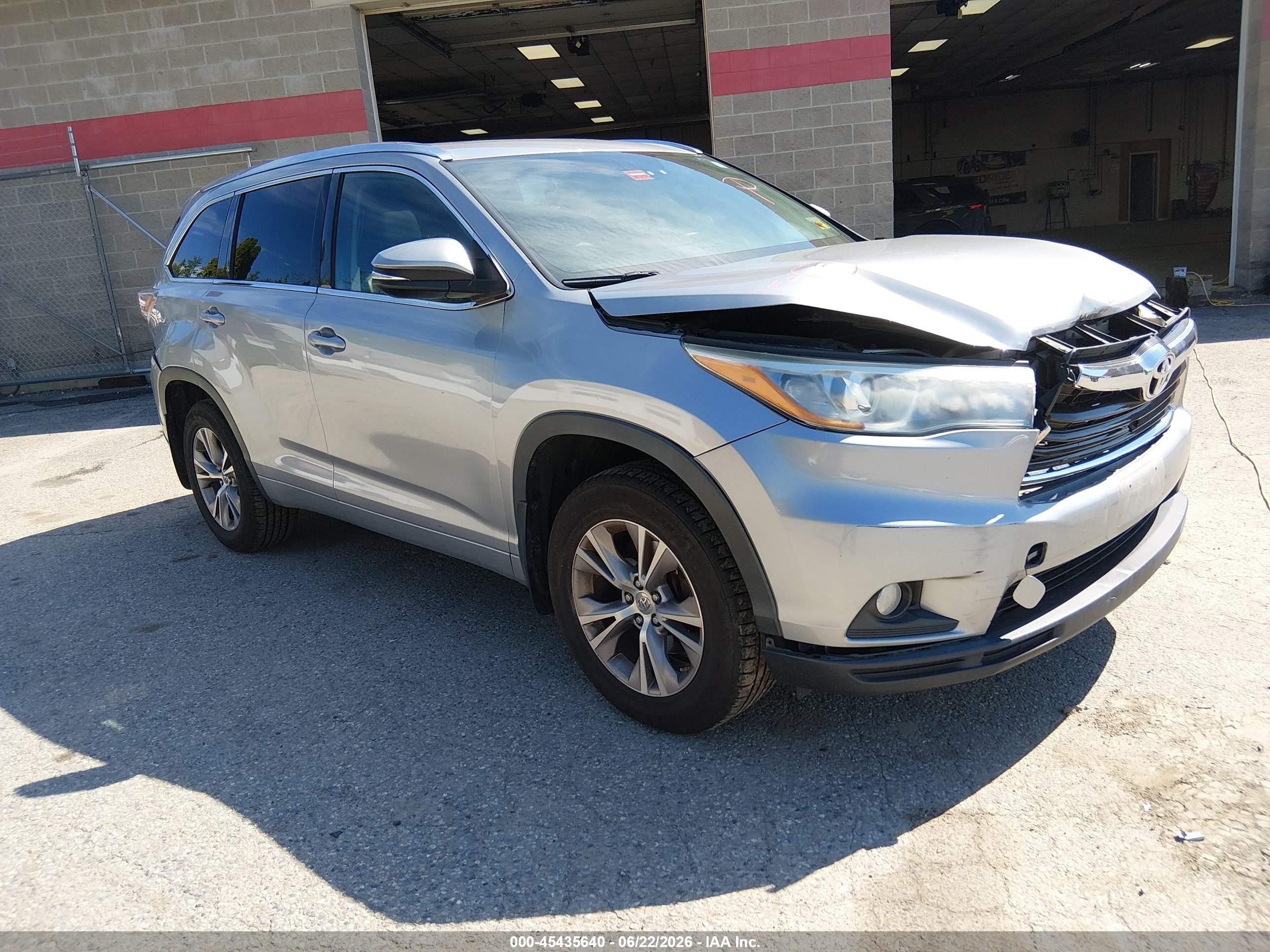 2015 Toyota Highlander Xle V6 Silver vin: 5TDJKRFHXFS158139