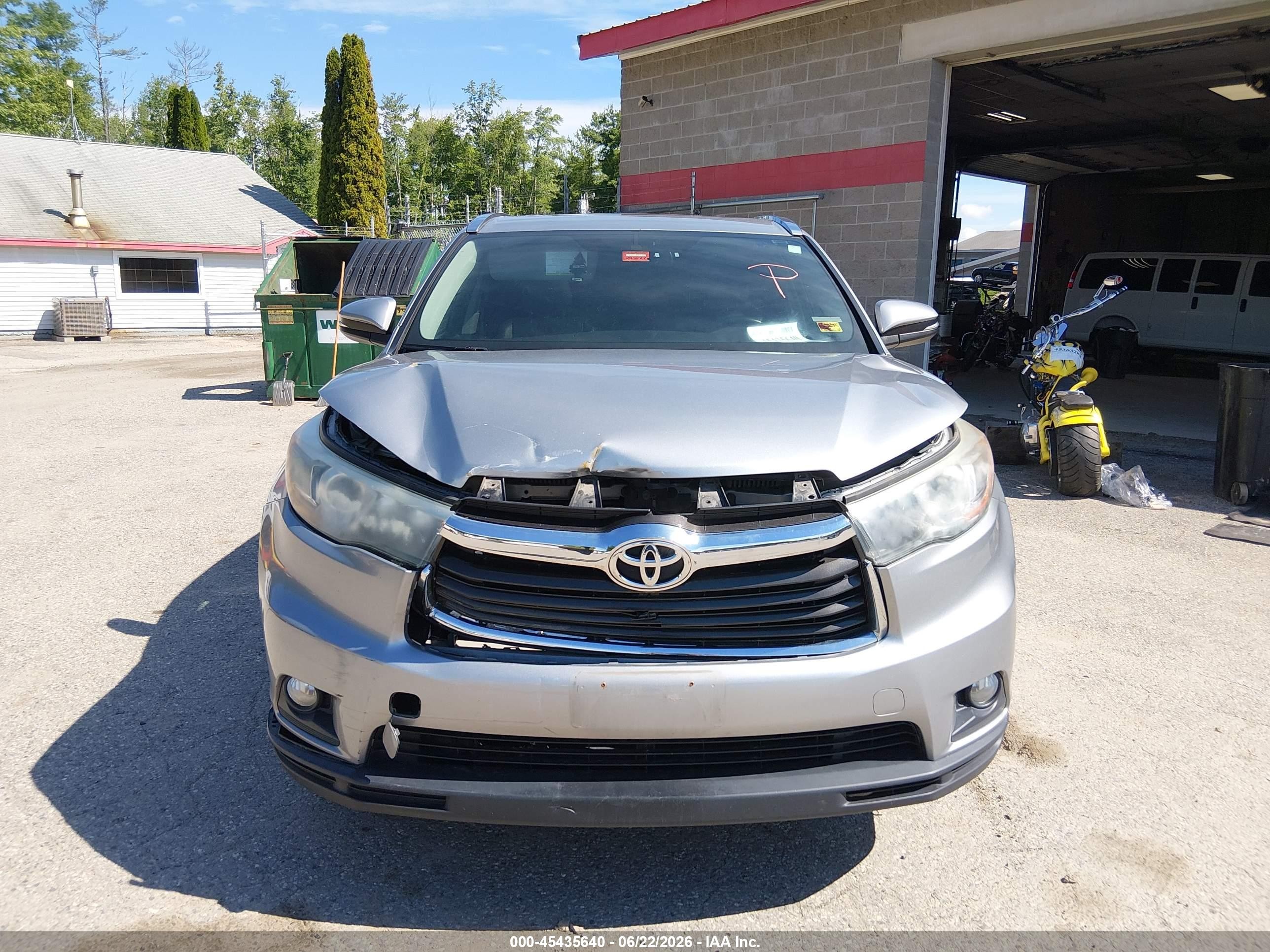 2015 Toyota Highlander Xle V6 Silver vin: 5TDJKRFHXFS158139