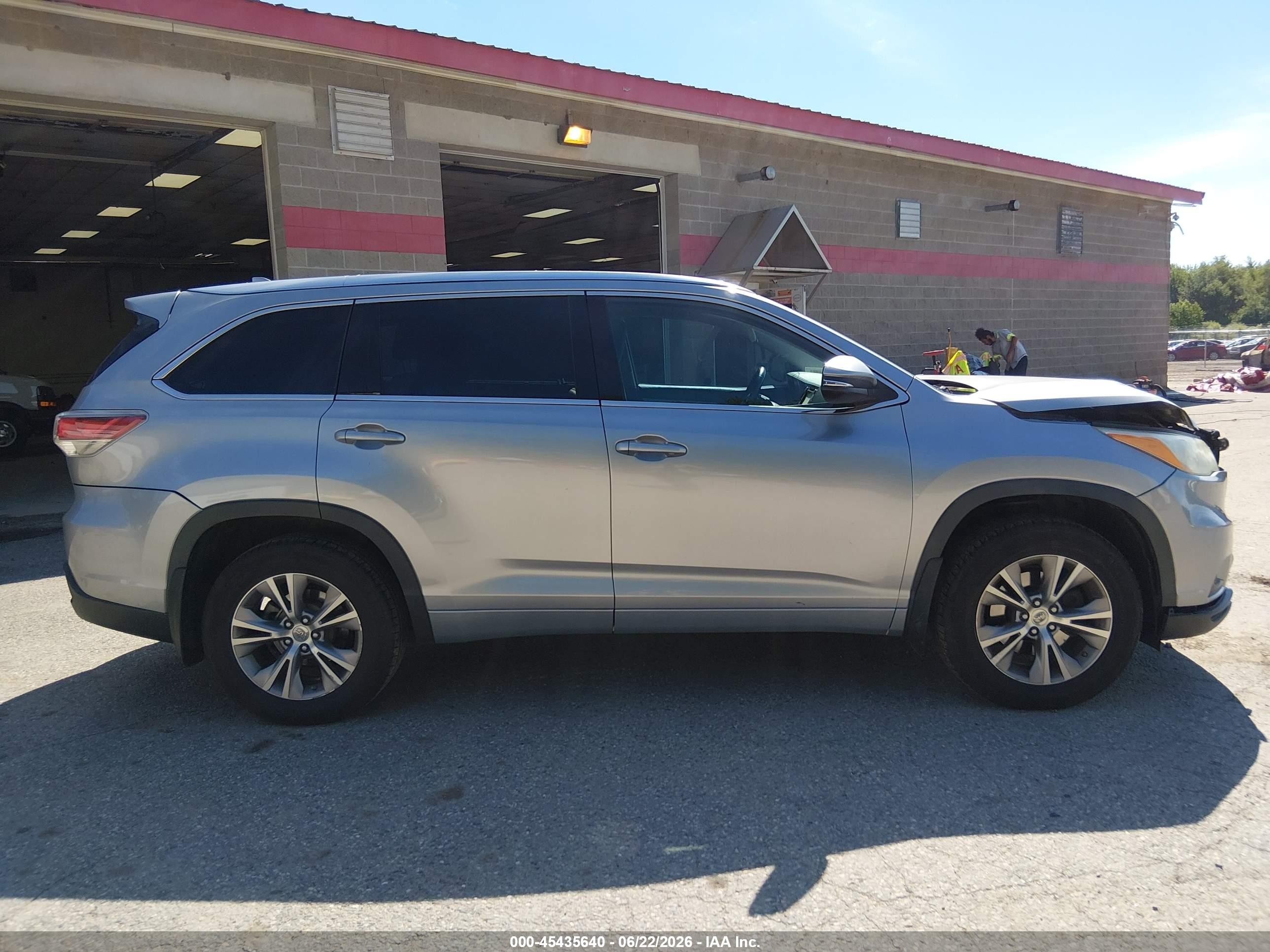 2015 Toyota Highlander Xle V6 Silver vin: 5TDJKRFHXFS158139
