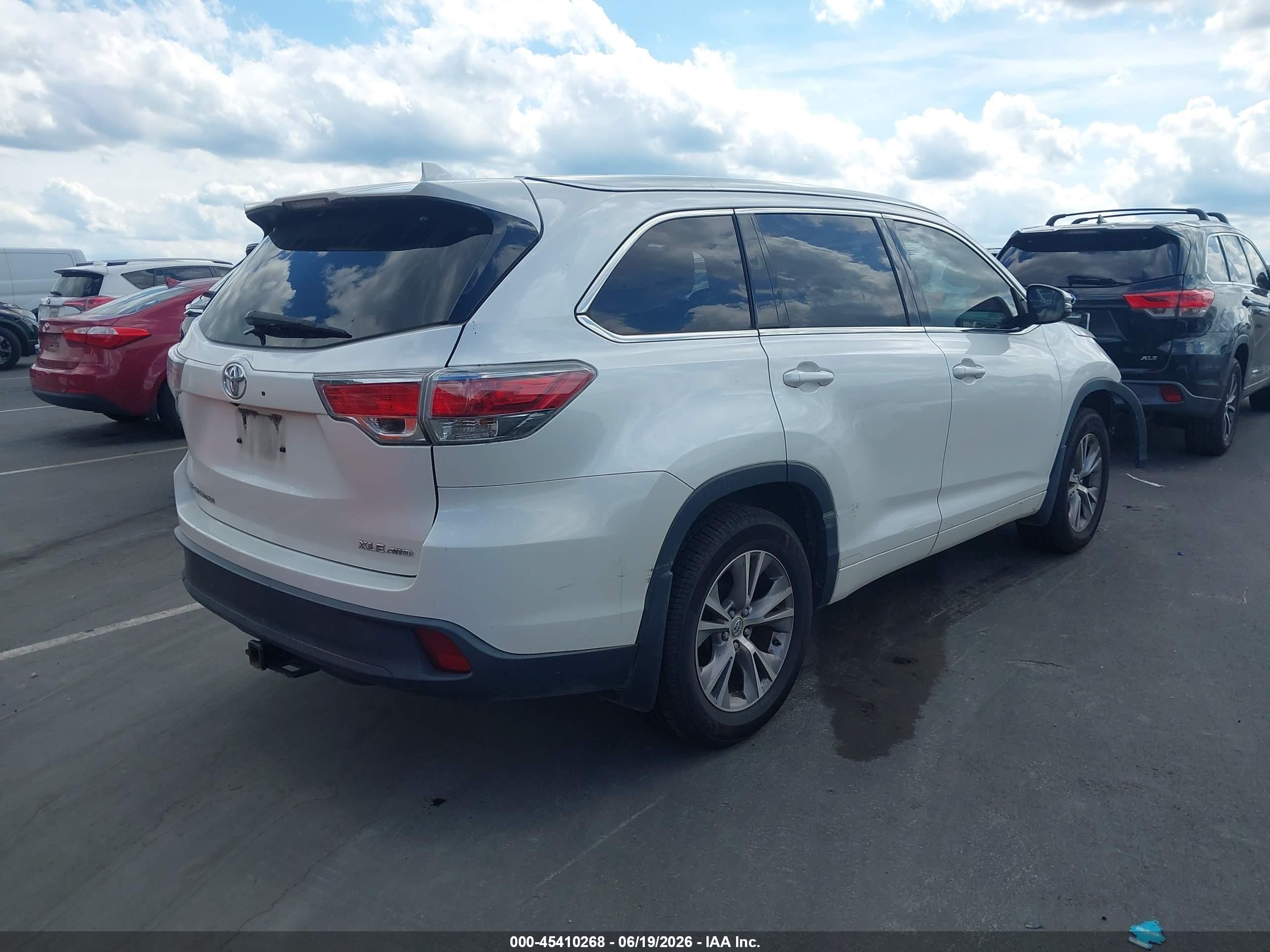 2015 Toyota Highlander Xle V6 White vin: 5TDJKRFHXFS167097