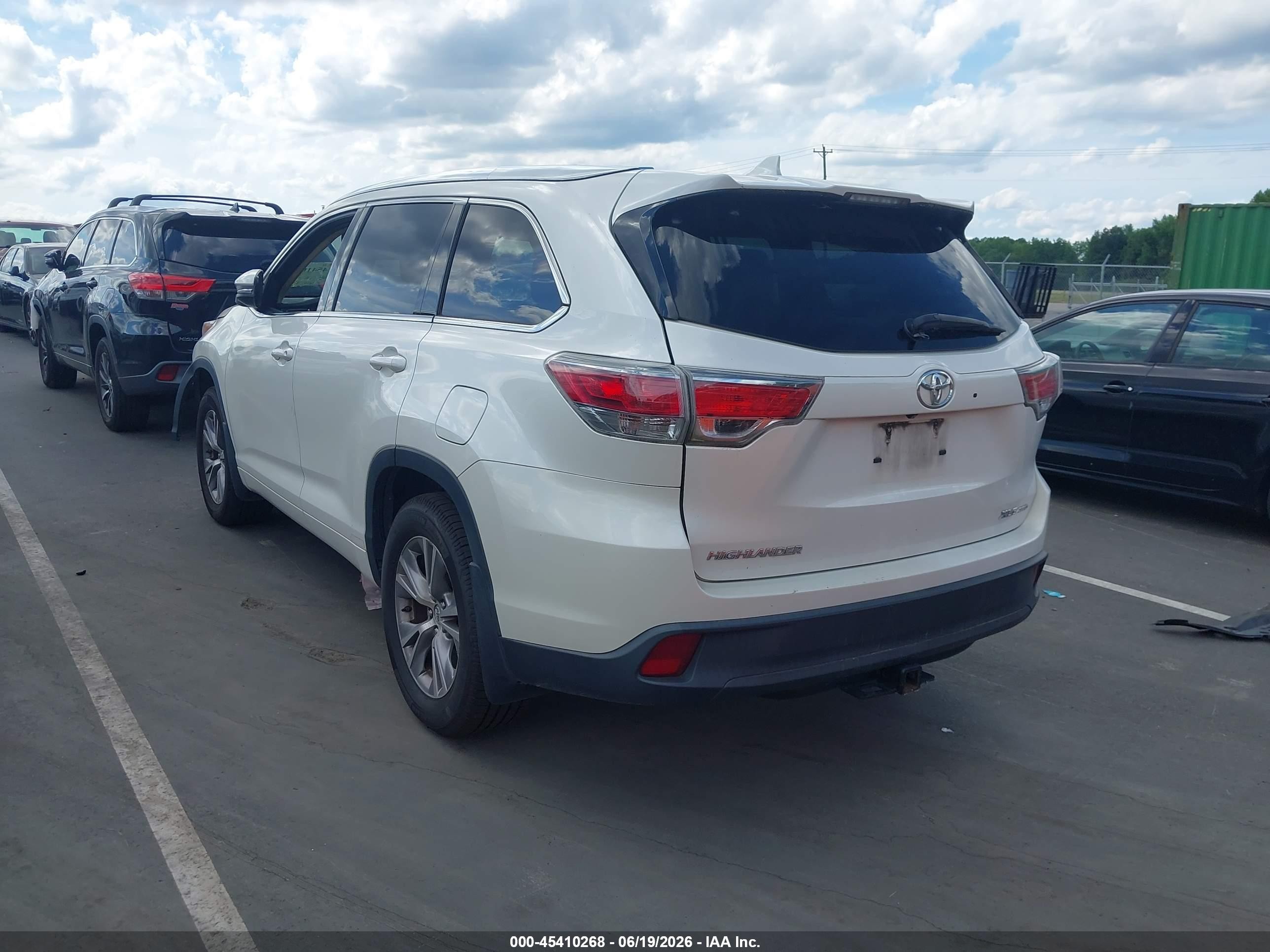 2015 Toyota Highlander Xle V6 White vin: 5TDJKRFHXFS167097