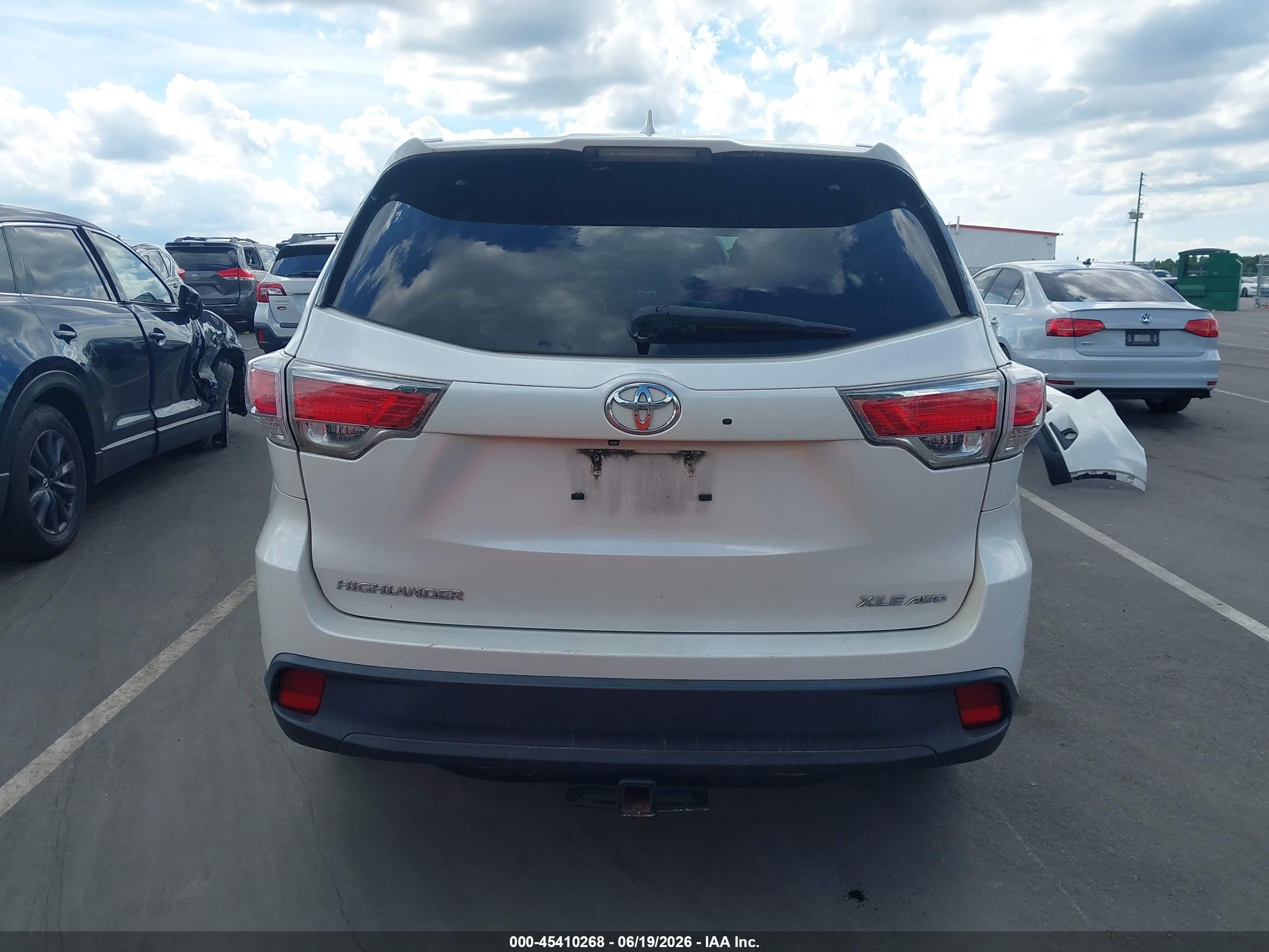 2015 Toyota Highlander Xle V6 White vin: 5TDJKRFHXFS167097