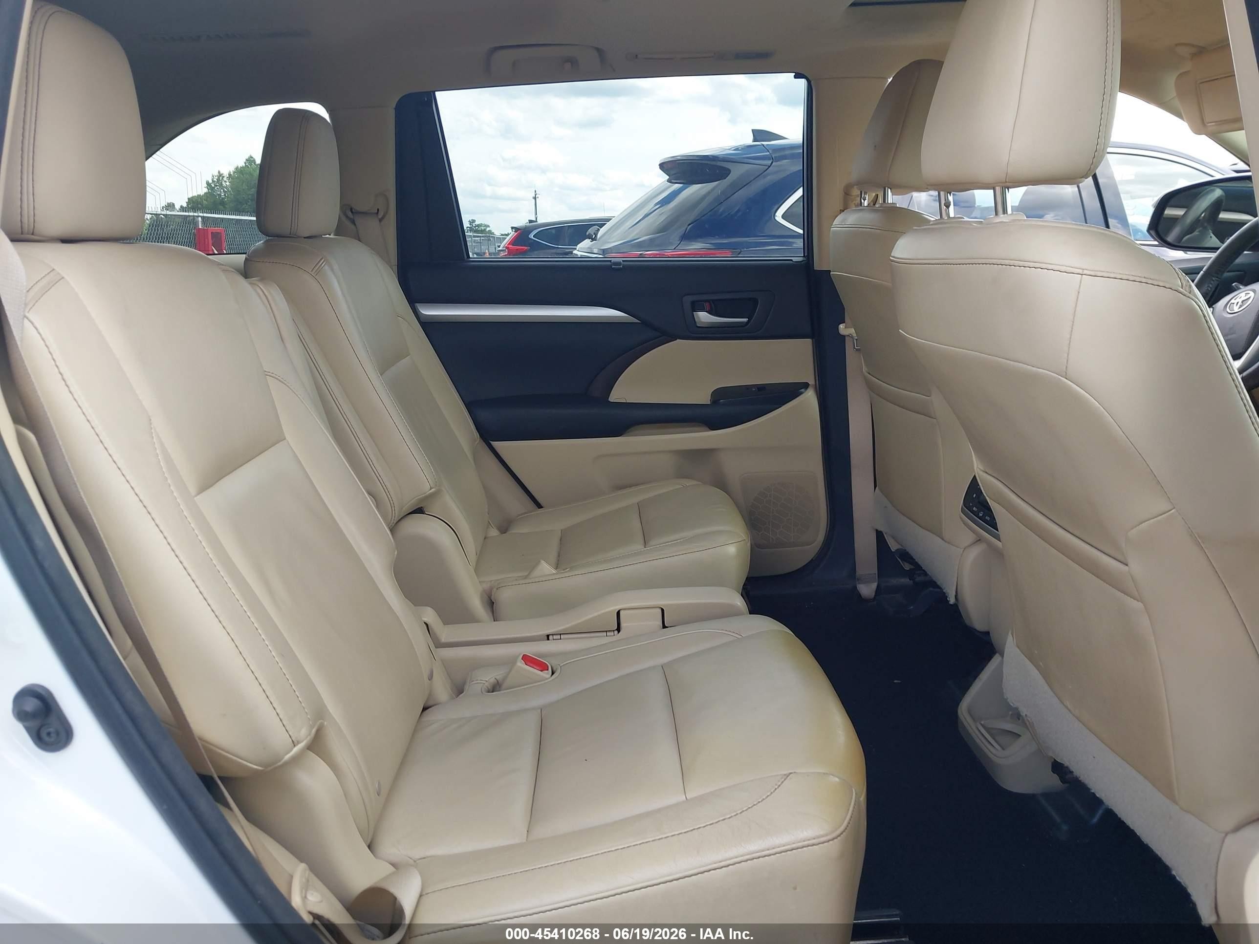 2015 Toyota Highlander Xle V6 White vin: 5TDJKRFHXFS167097