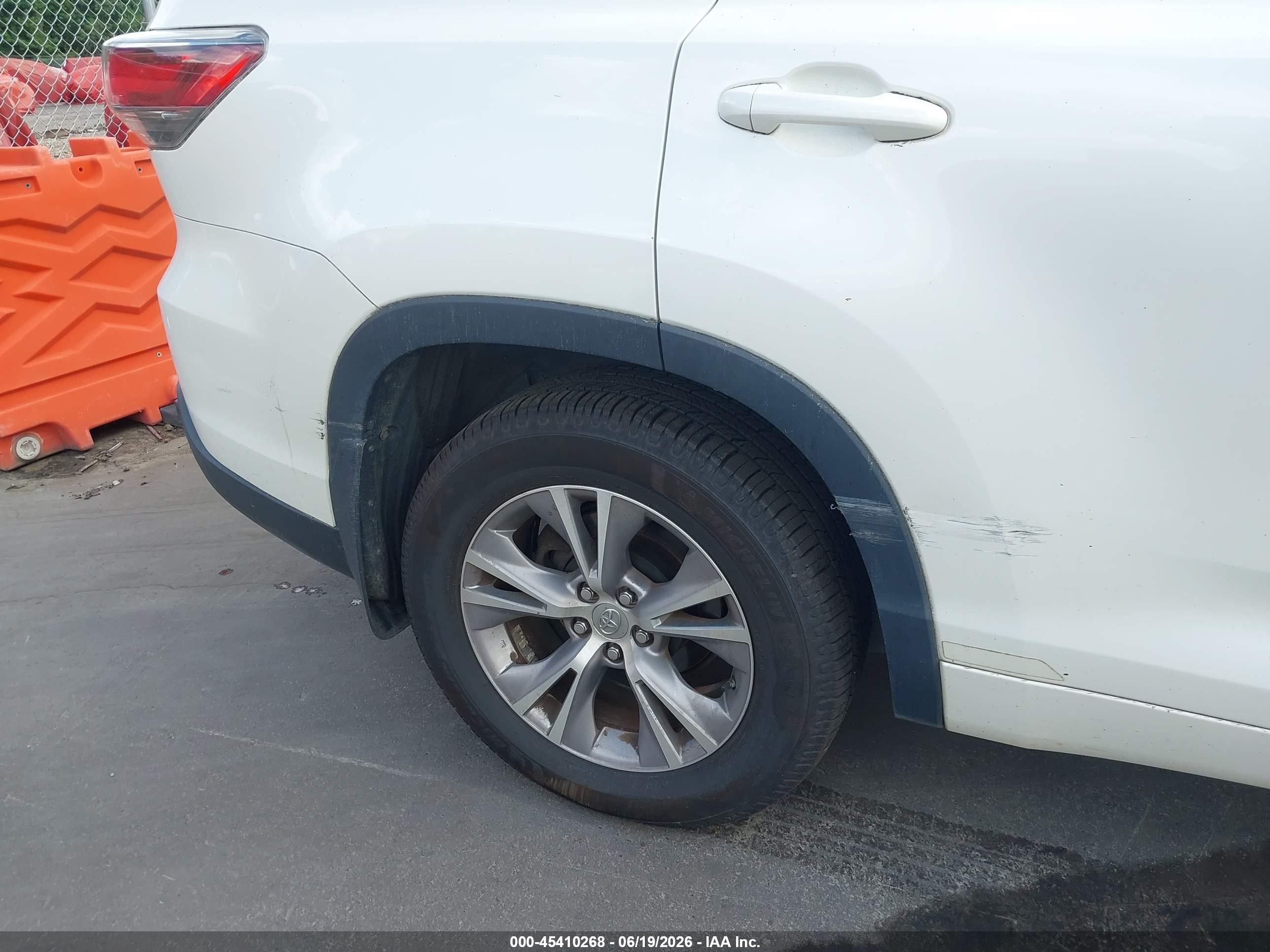 2015 Toyota Highlander Xle V6 White vin: 5TDJKRFHXFS167097