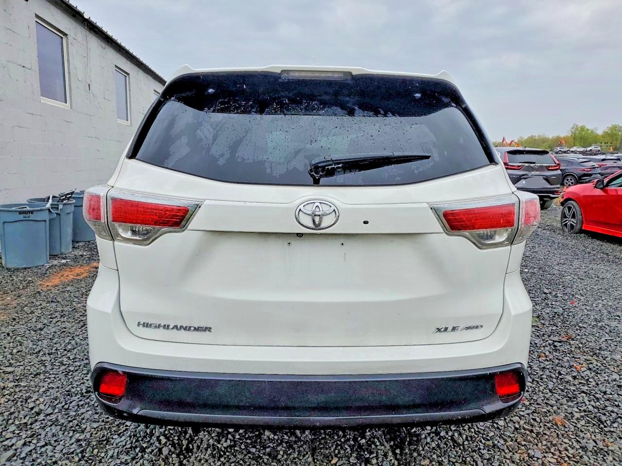 2015 Toyota Highlander Xle White vin: 5TDJKRFHXFS173630