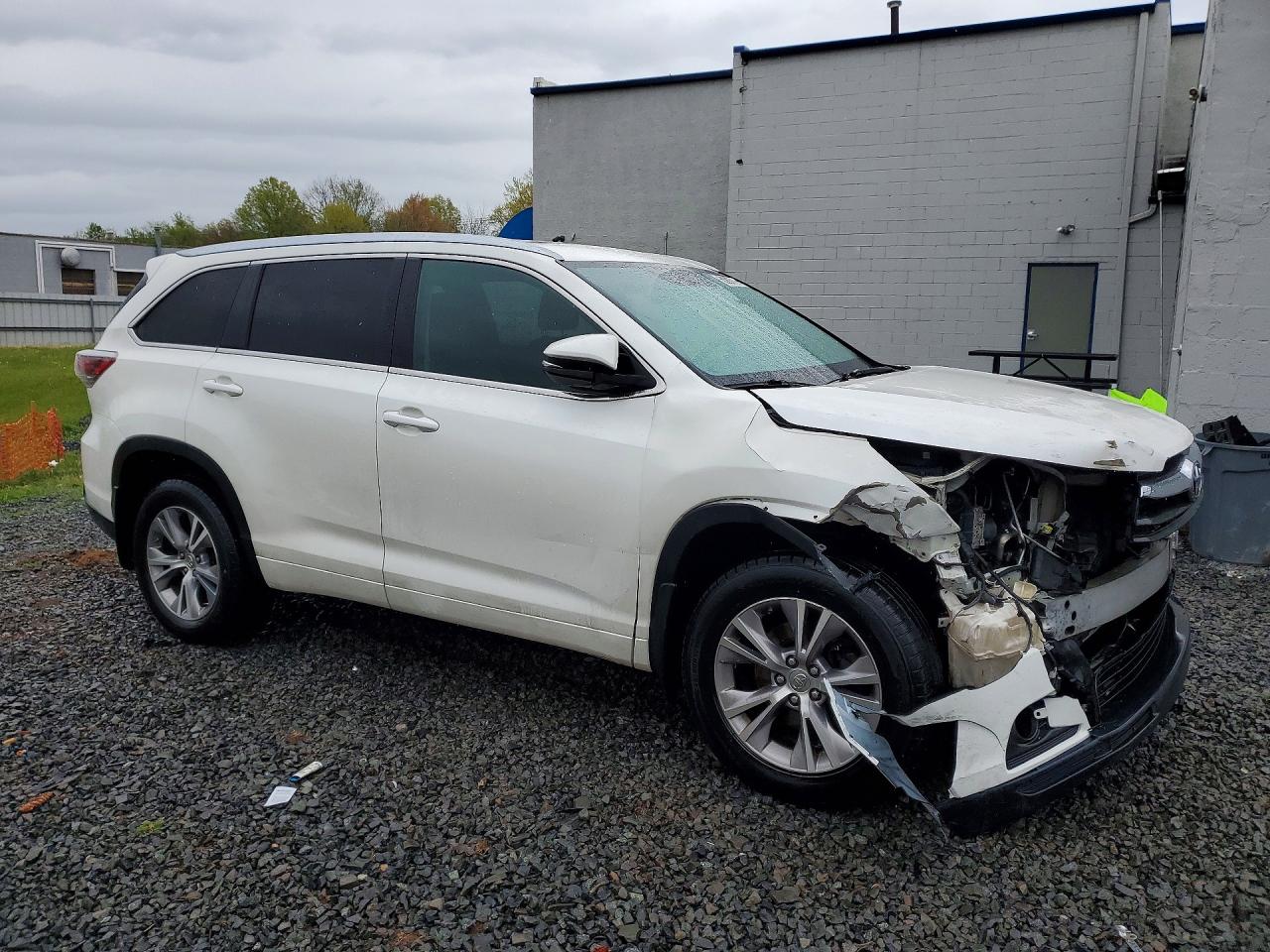 2015 Toyota Highlander Xle White vin: 5TDJKRFHXFS173630