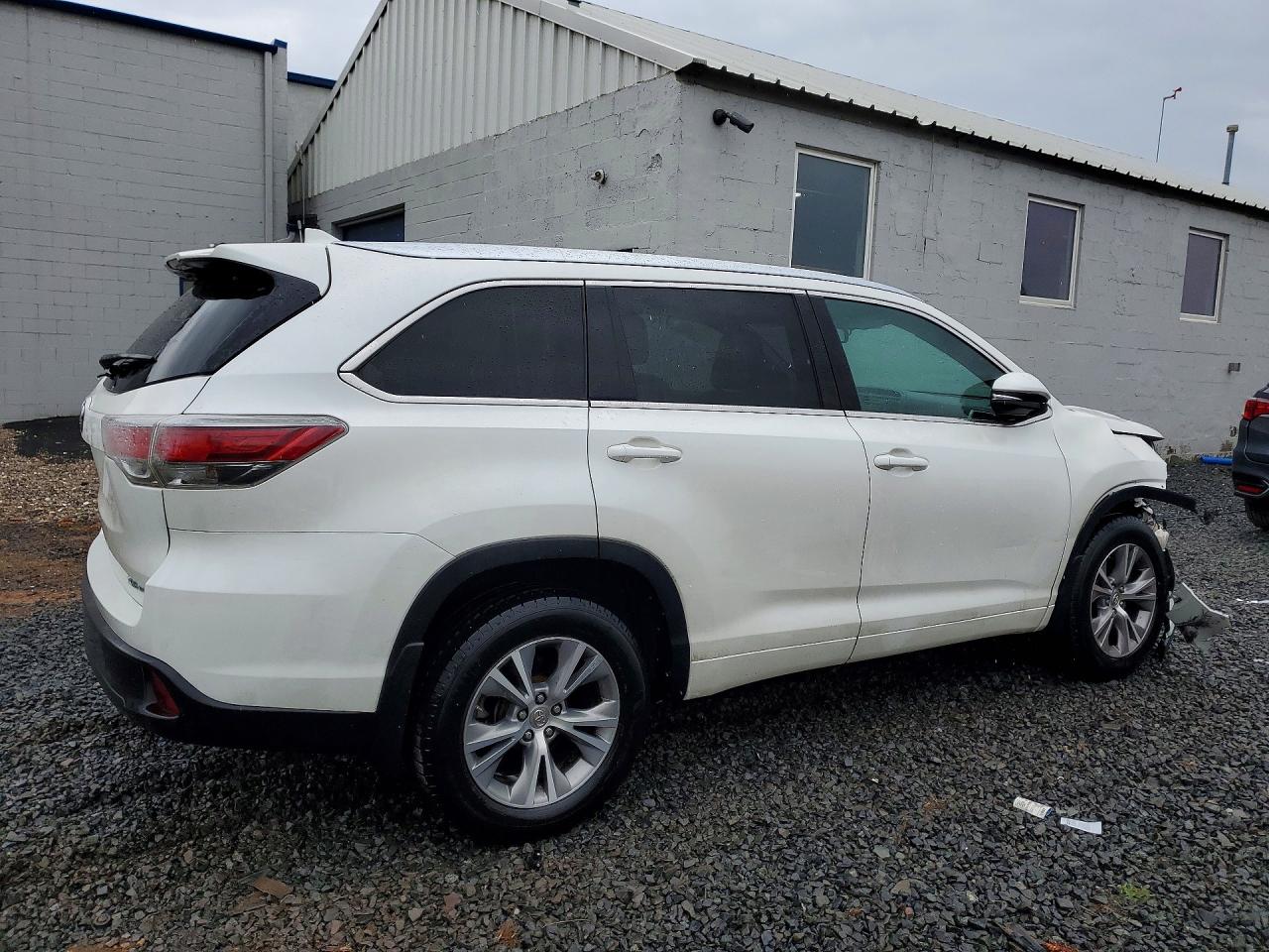 2015 Toyota Highlander Xle White vin: 5TDJKRFHXFS173630
