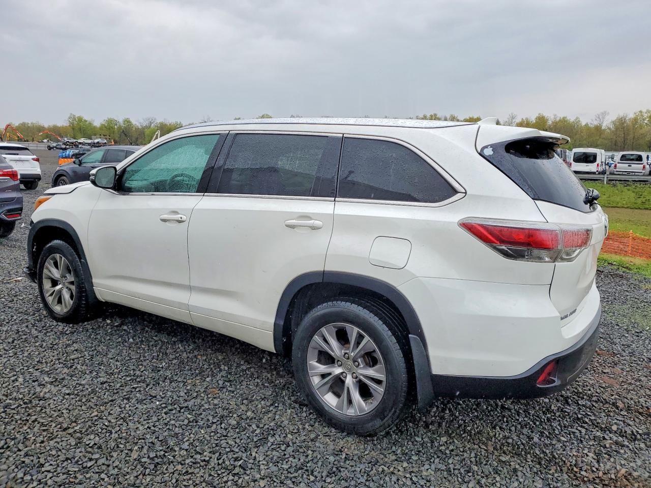 2015 Toyota Highlander Xle White vin: 5TDJKRFHXFS173630