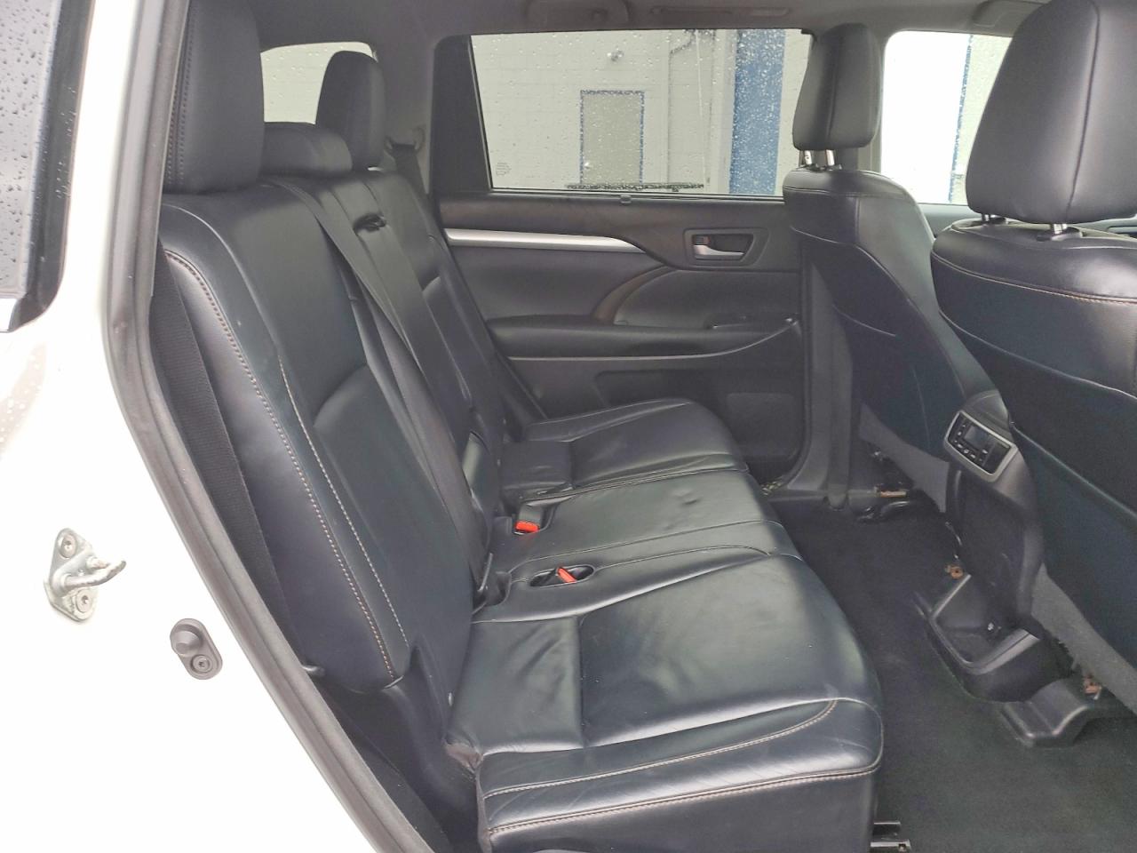 2015 Toyota Highlander Xle White vin: 5TDJKRFHXFS173630