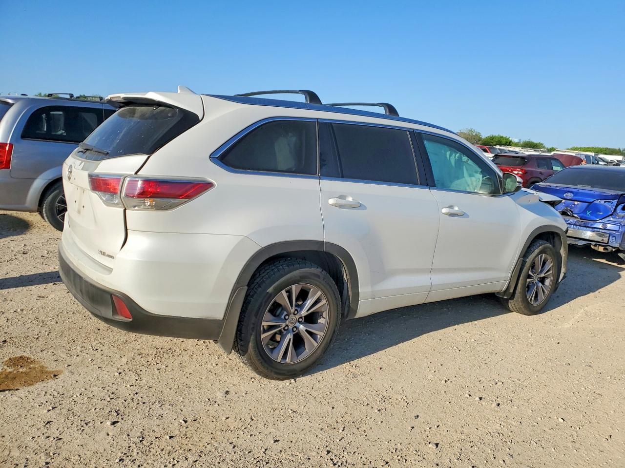 2015 Toyota Highlander Xle White vin: 5TDJKRFHXFS176785
