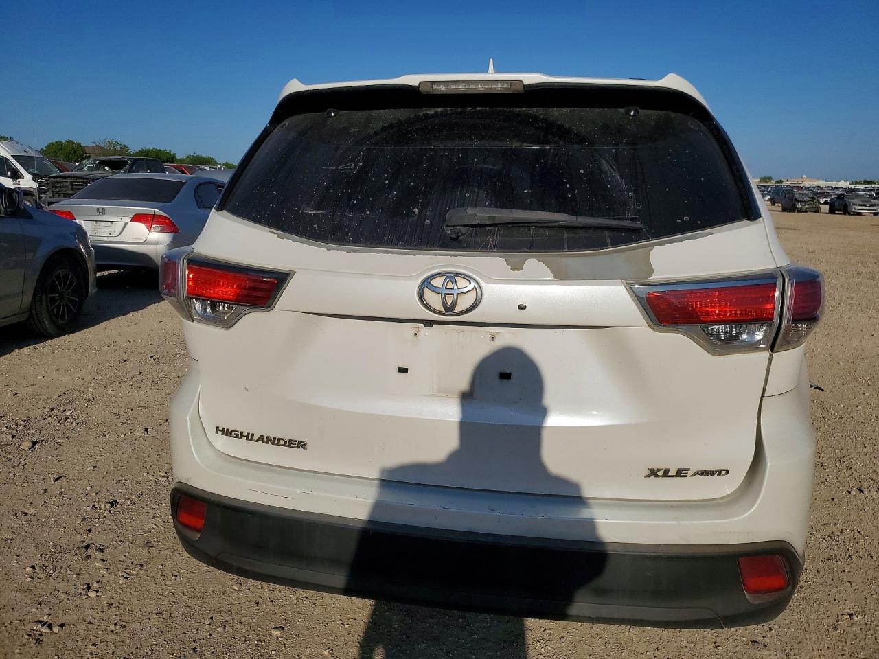 2015 Toyota Highlander Xle White vin: 5TDJKRFHXFS176785