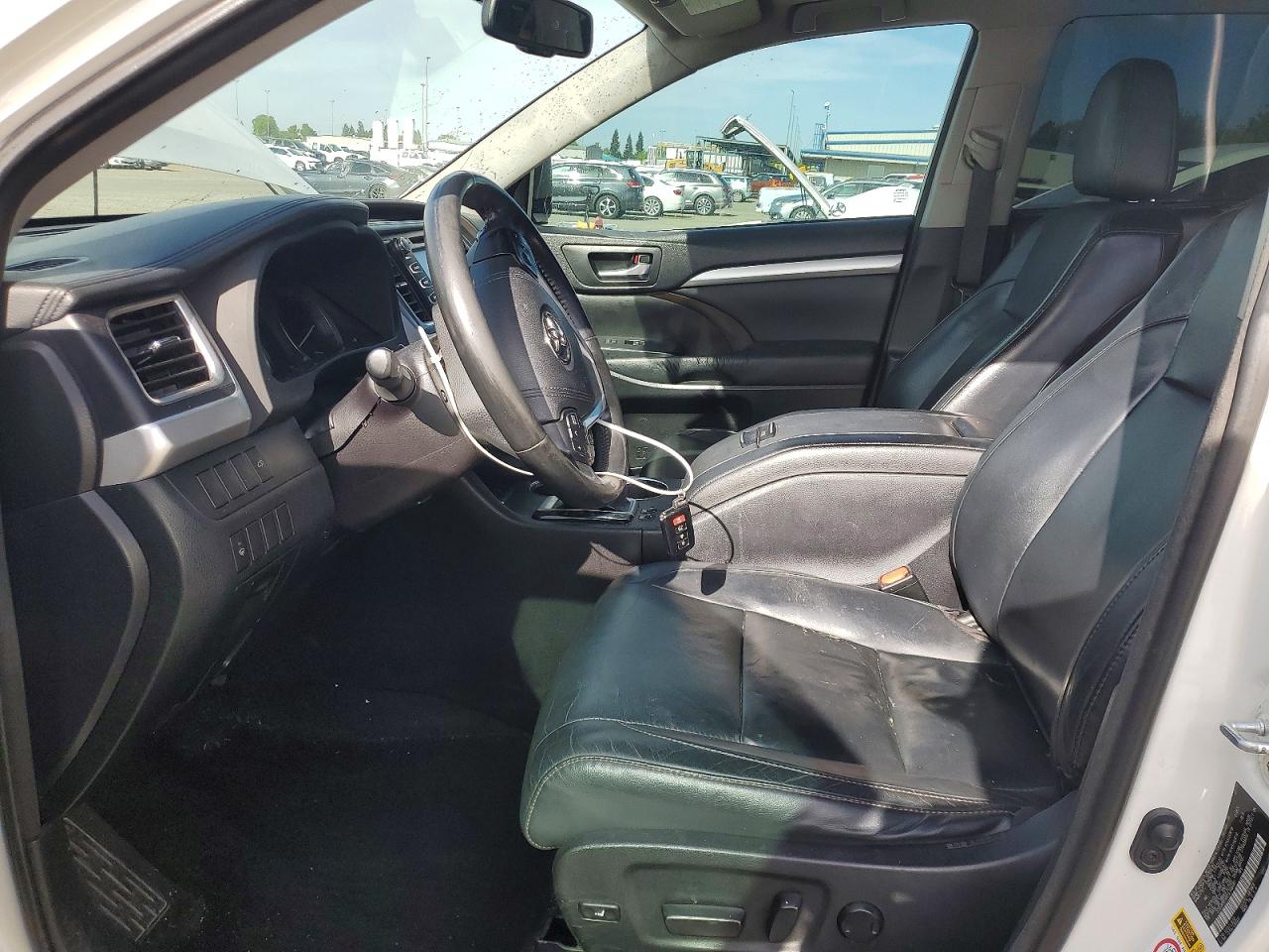 2015 Toyota Highlander Xle White vin: 5TDJKRFHXFS188497