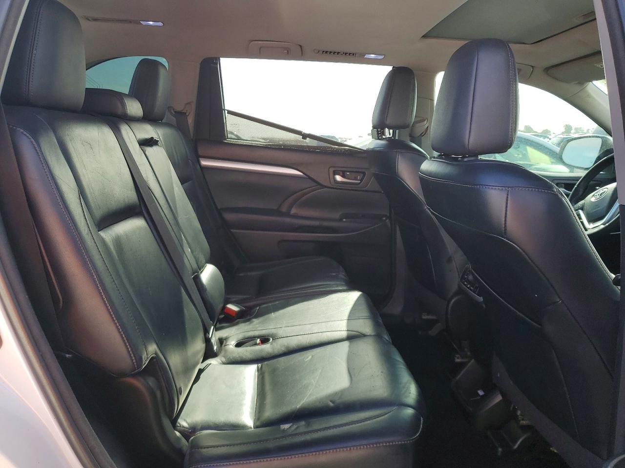 2015 Toyota Highlander Xle White vin: 5TDJKRFHXFS188497