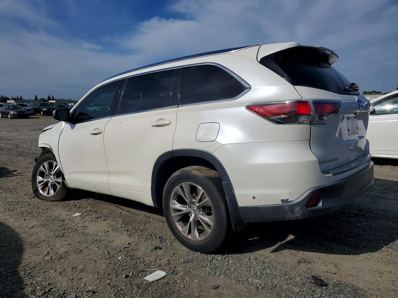 2015 Toyota Highlander Xle White vin: 5TDJKRFHXFS188497