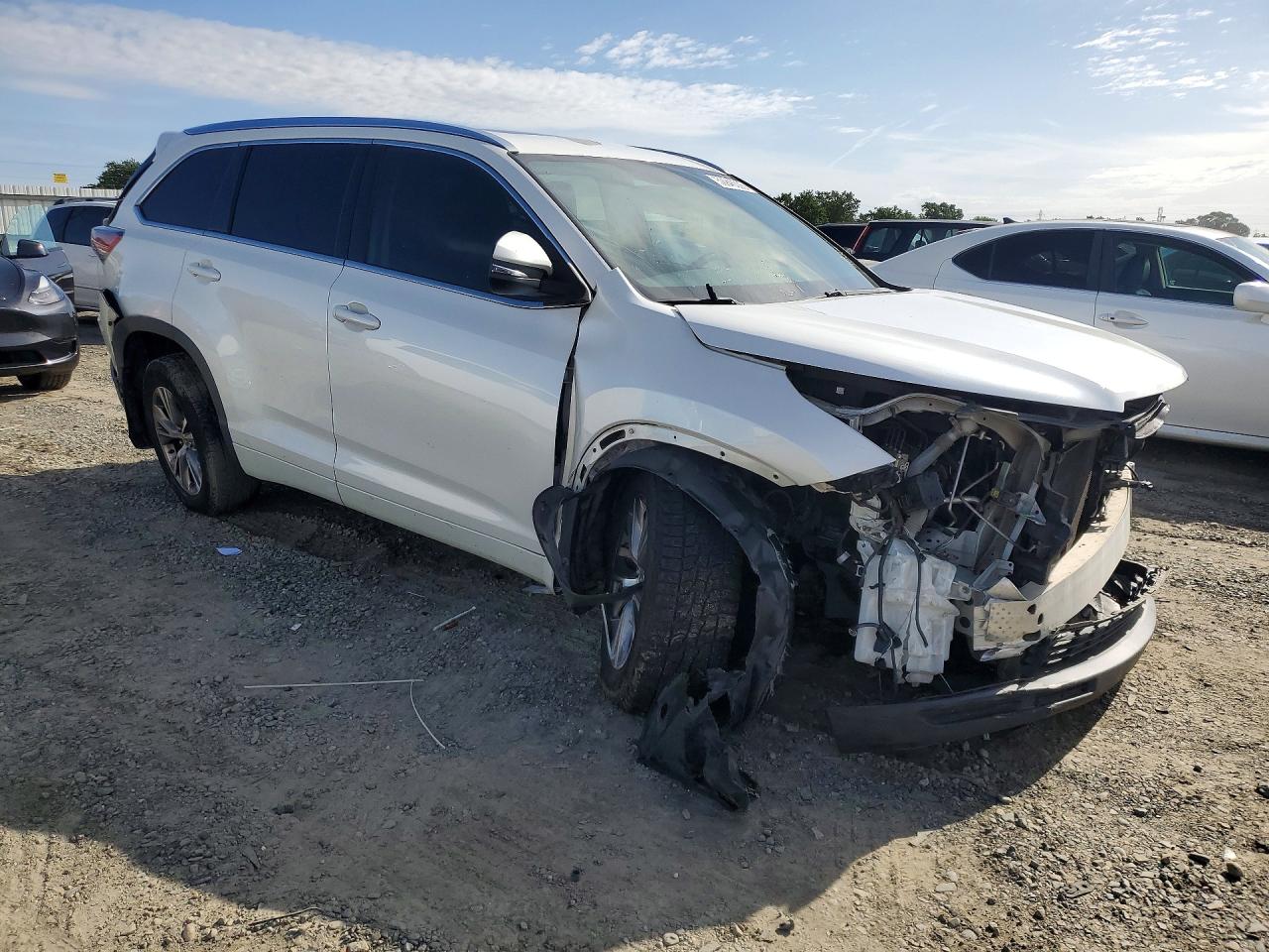 2015 Toyota Highlander Xle White vin: 5TDJKRFHXFS188497