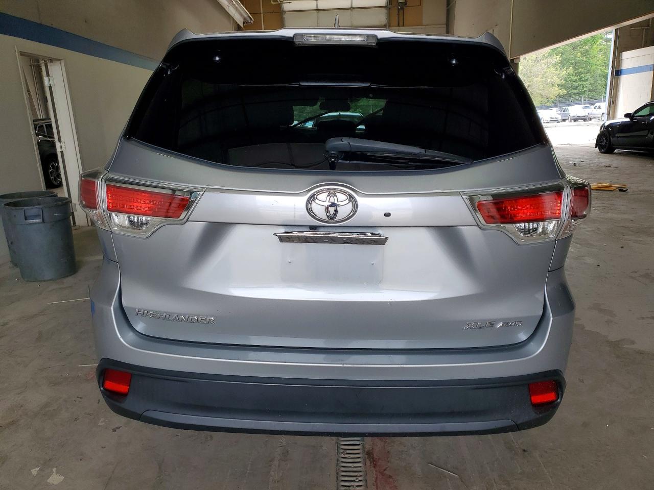 2015 Toyota Highlander Xle Silver vin: 5TDJKRFHXFS191996