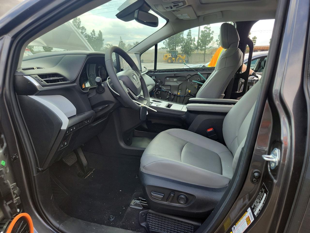2025 Toyota Sienna Xle 7-passenger Угольный vin: 5TDJRKEC1SS263784