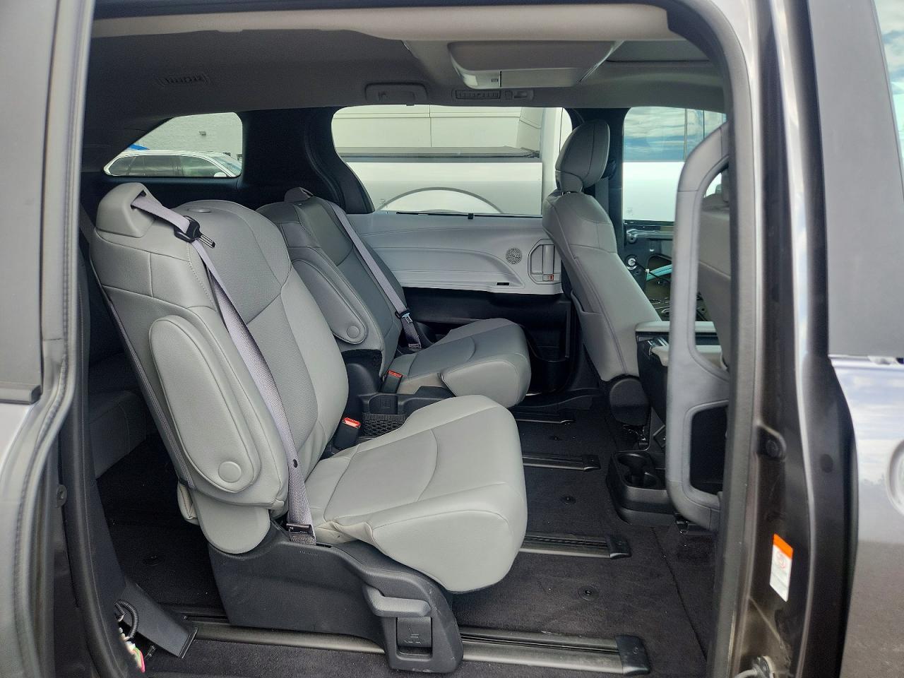 2025 Toyota Sienna Xle 7-passenger Угольный vin: 5TDJRKEC1SS263784