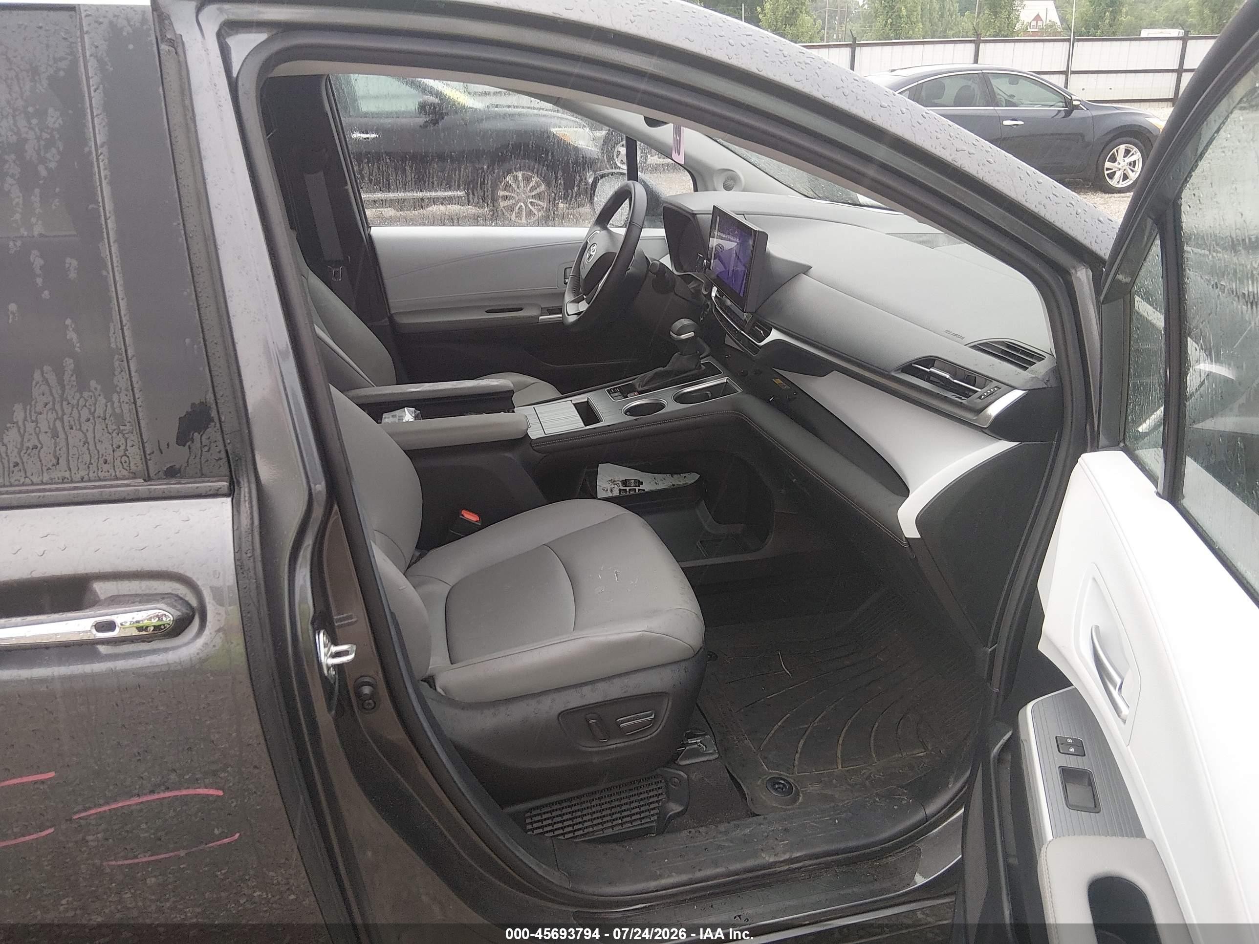 2025 Toyota Sienna Xle Black vin: 5TDJRKEC2SS248100