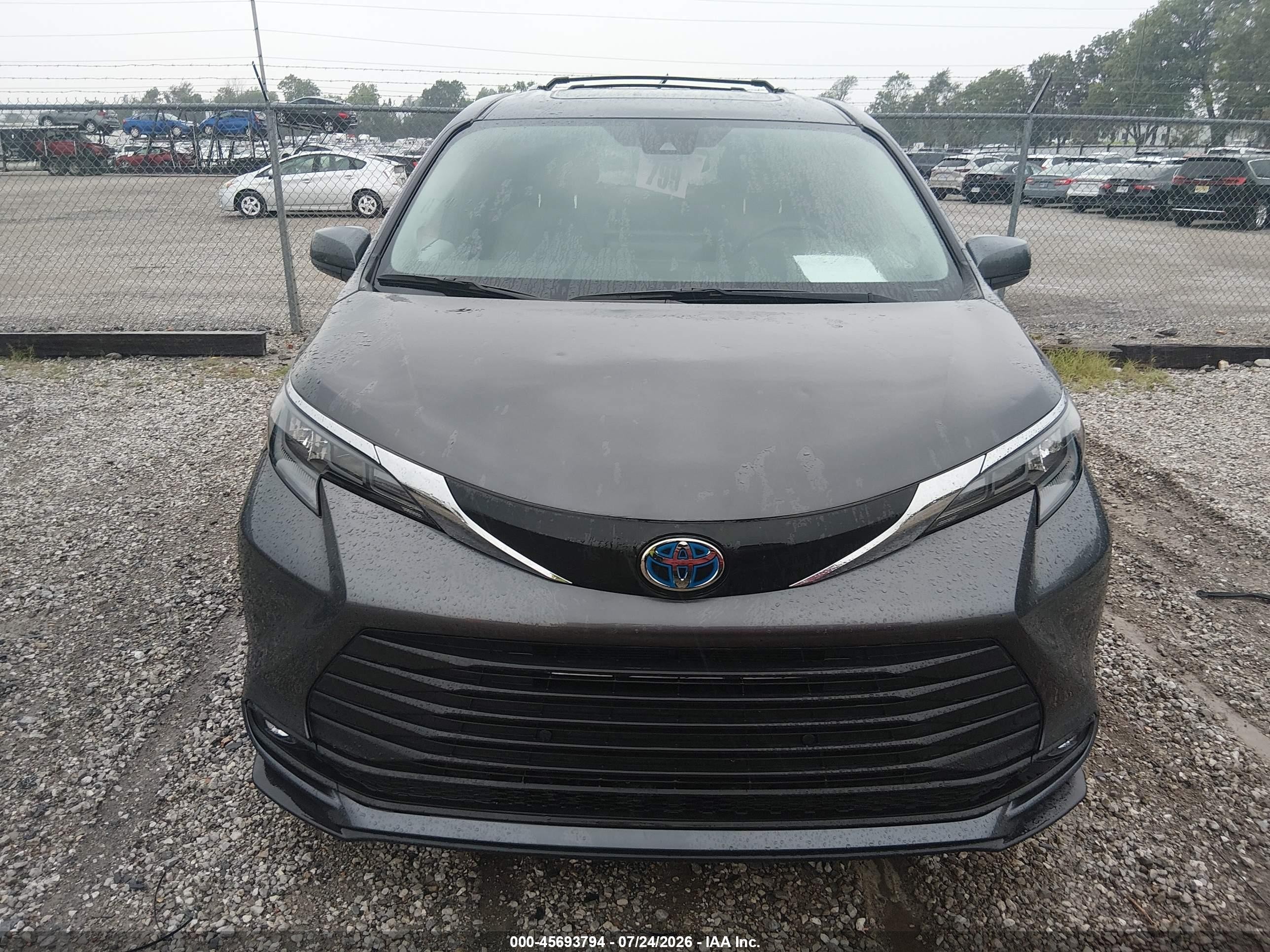 2025 Toyota Sienna Xle Black vin: 5TDJRKEC2SS248100