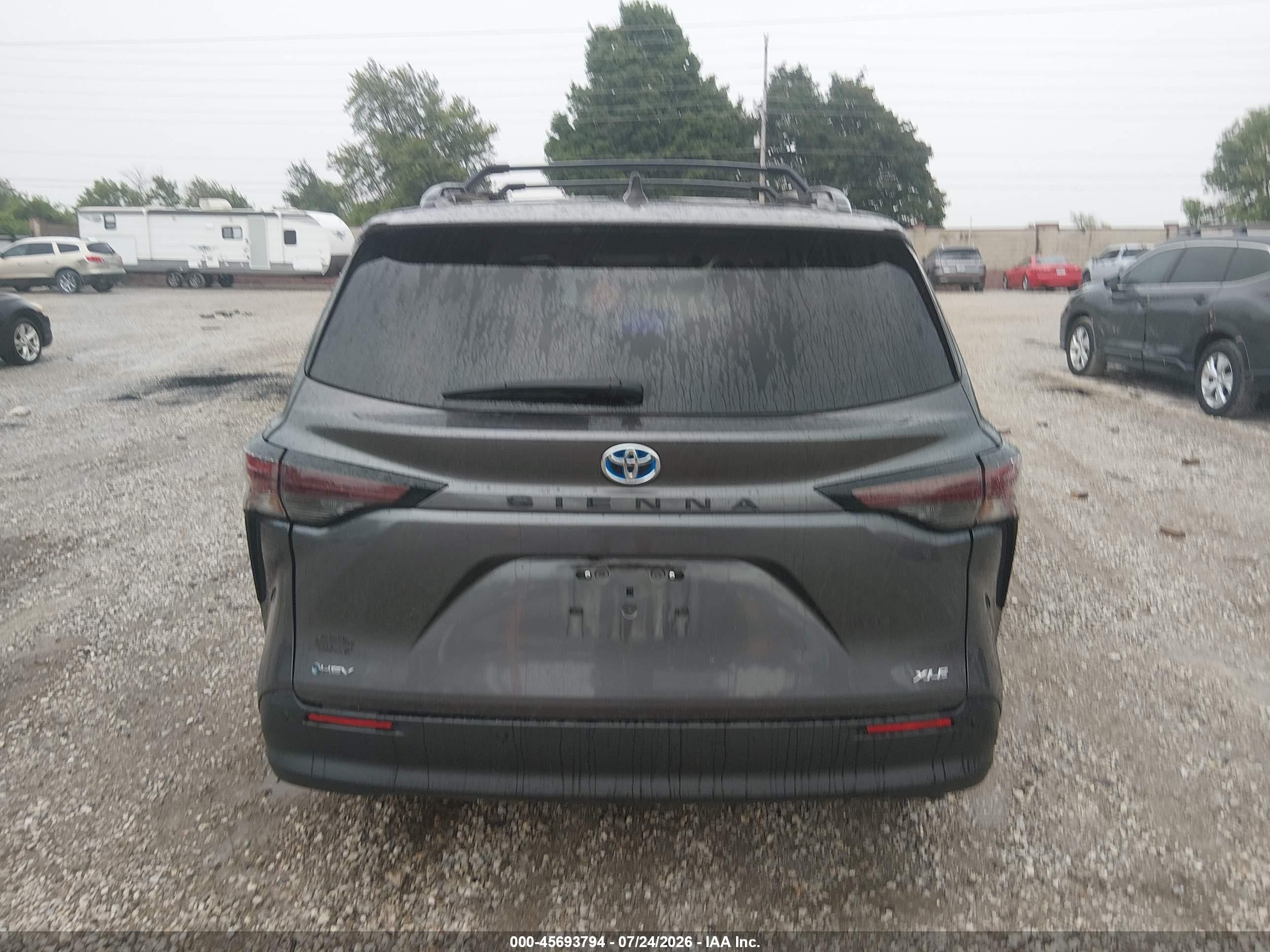2025 Toyota Sienna Xle Black vin: 5TDJRKEC2SS248100
