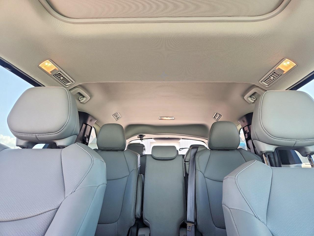2025 Toyota Sienna Xle 8-passenger Silver vin: 5TDJRKEC3SS246632